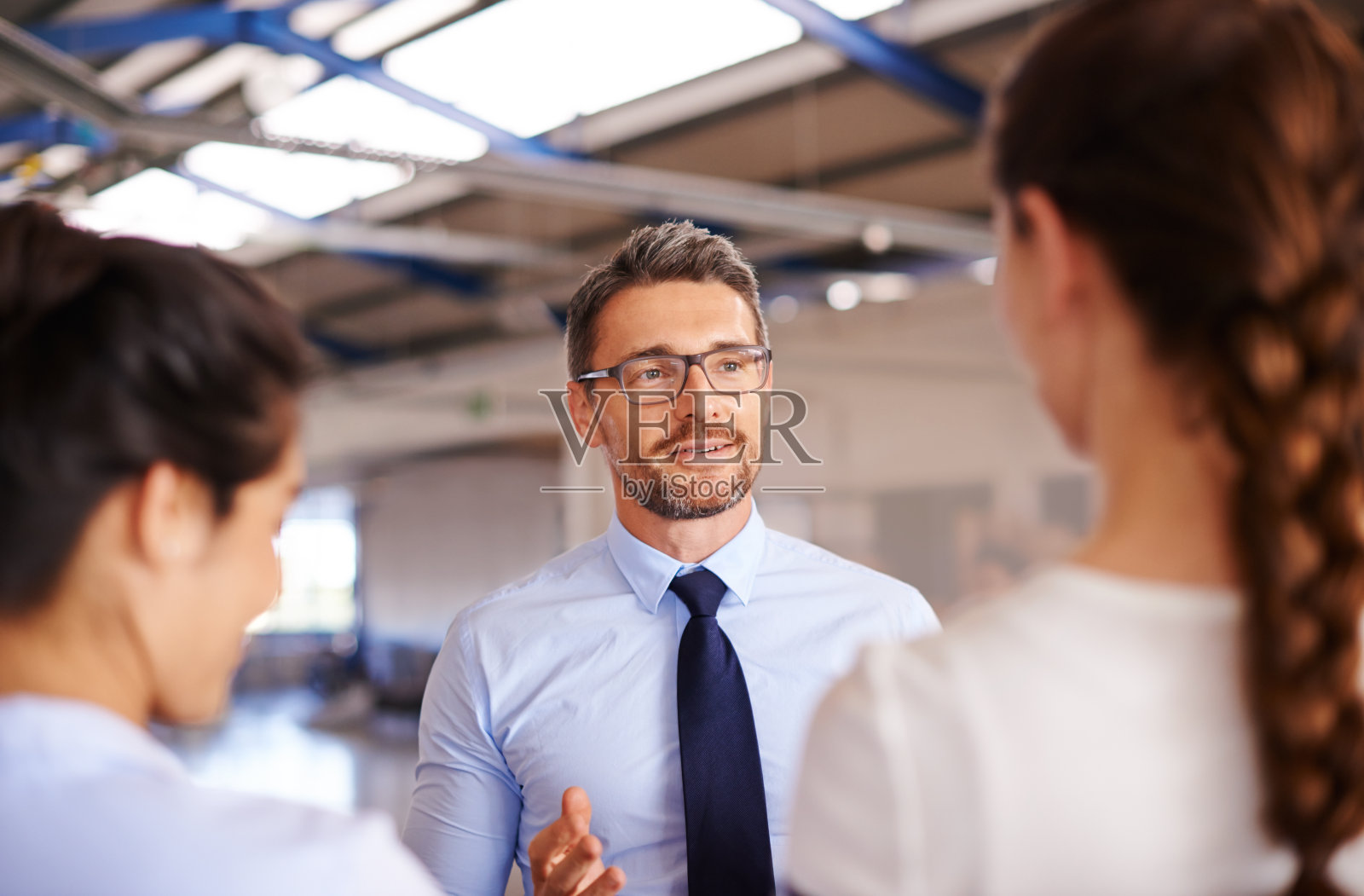 表达他的想法照片摄影图片