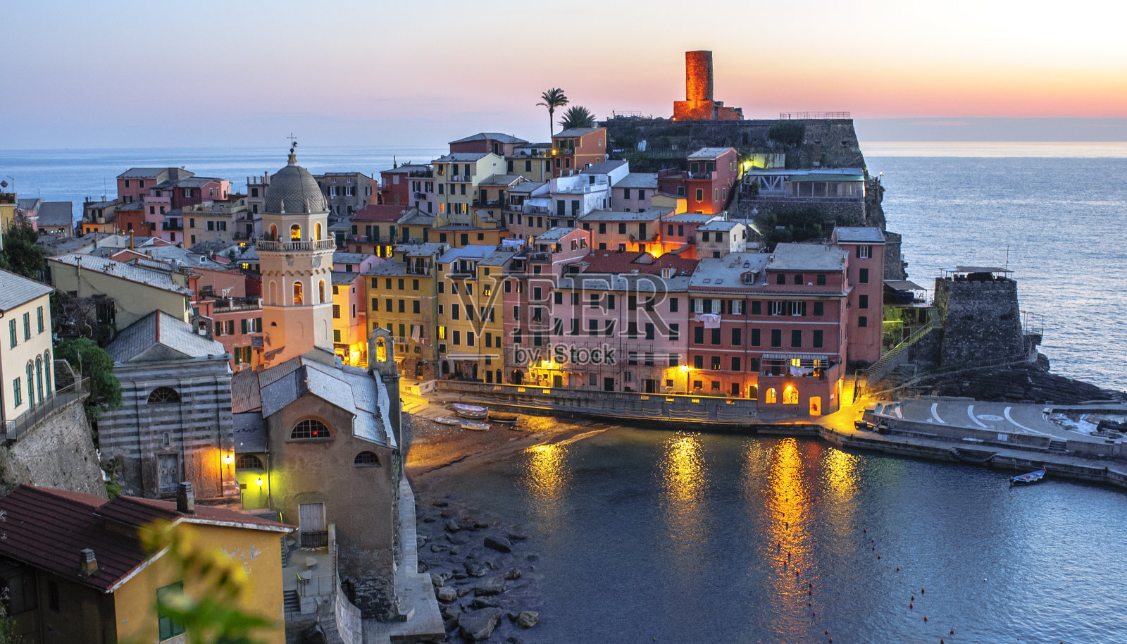 夕阳下的城市风光照片摄影图片