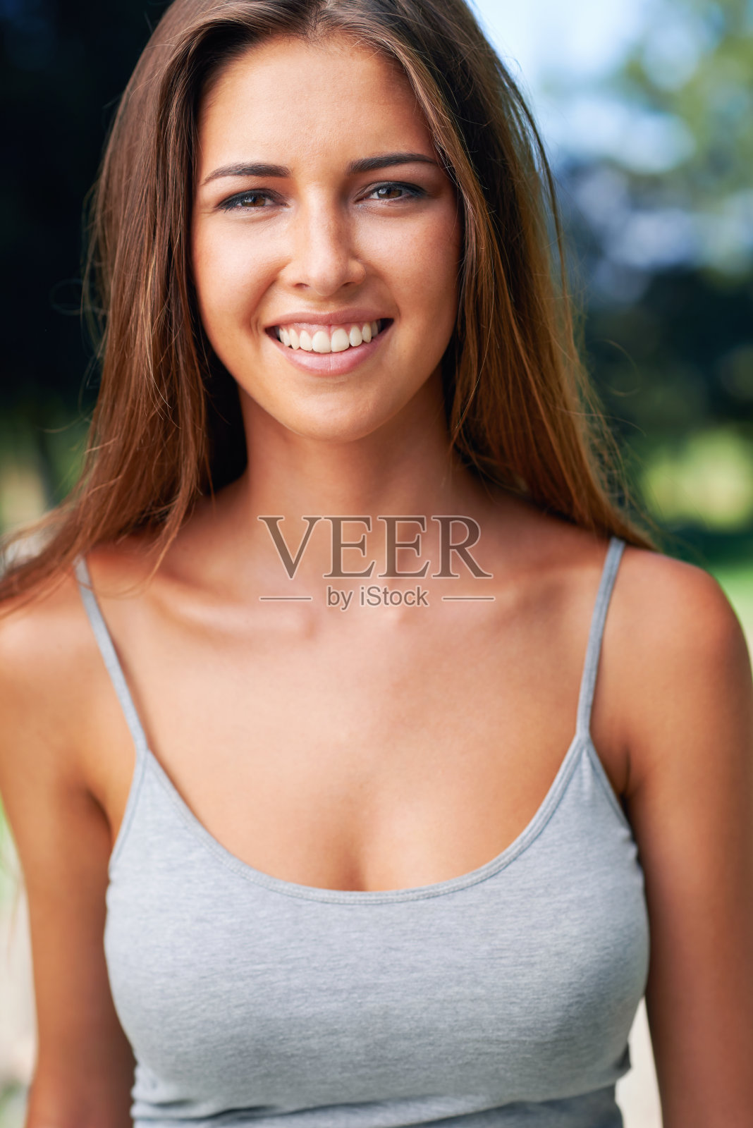 在夏日的阳光下性感照片摄影图片