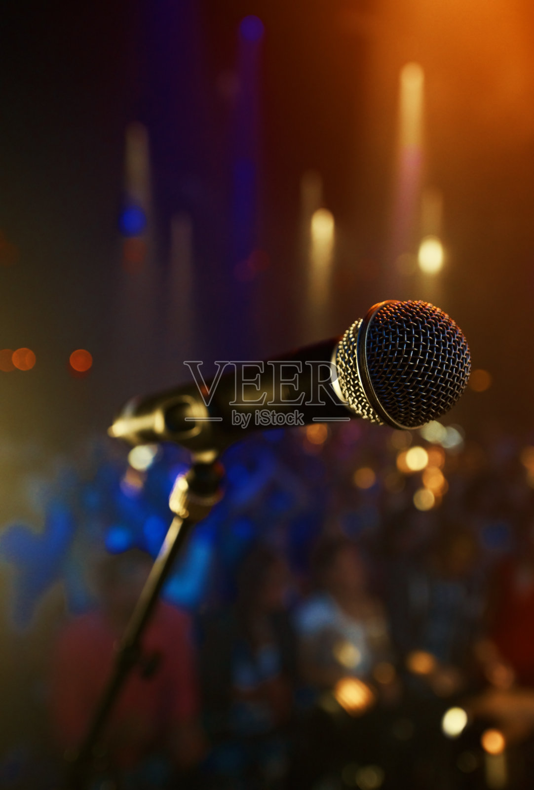 魔法发生在麦克风上照片摄影图片