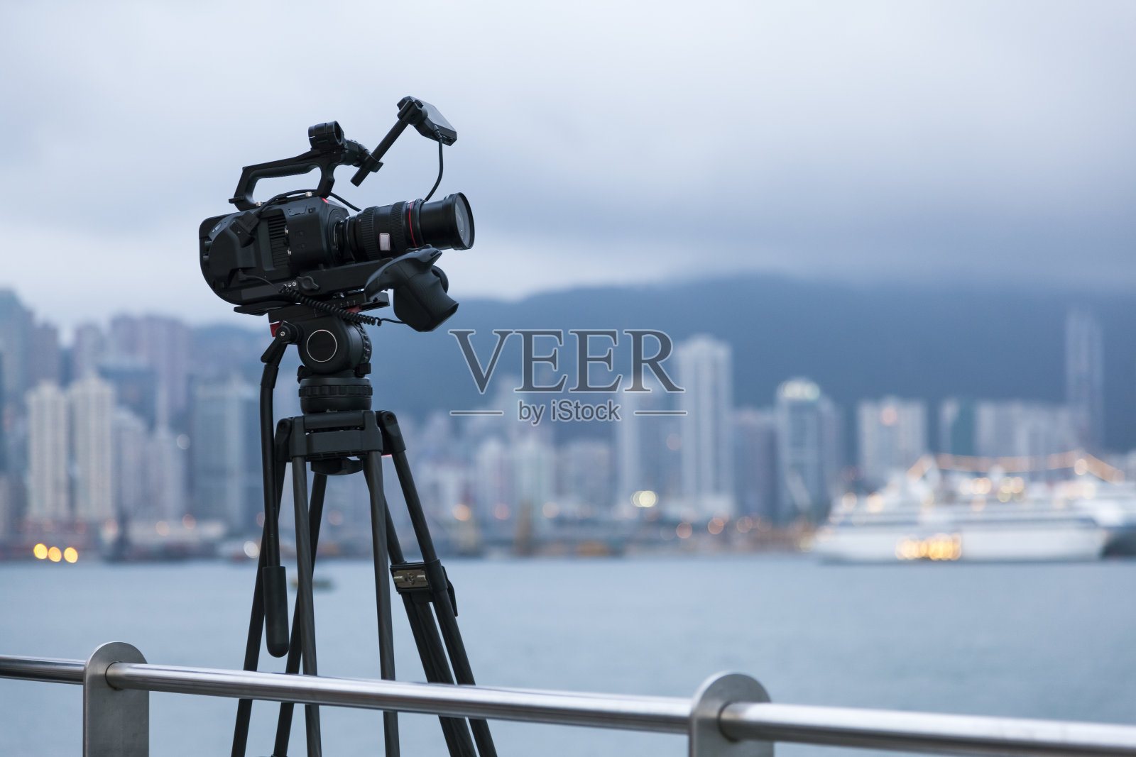 照相机拍摄维多利亚港照片摄影图片