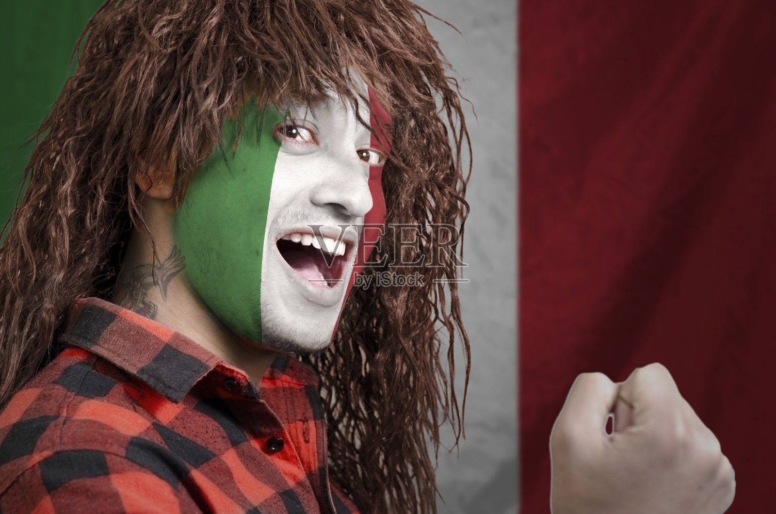 意大利扇子，脸上涂了油彩照片摄影图片