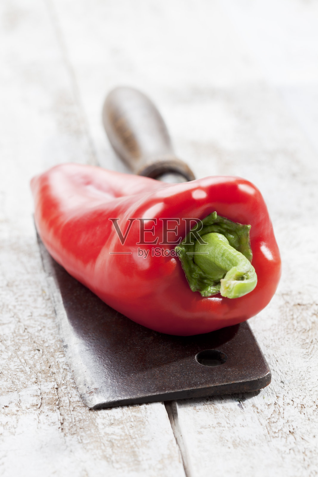 特写:刀锋上的匈牙利胡椒照片摄影图片