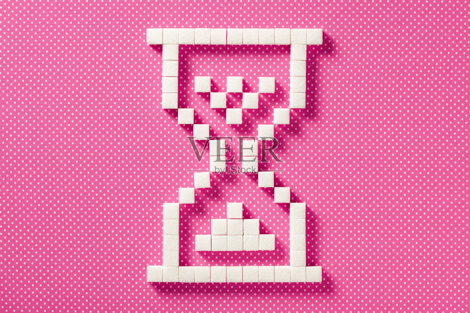 糖沙漏-时间方块像素化粉色背景照片摄影图片