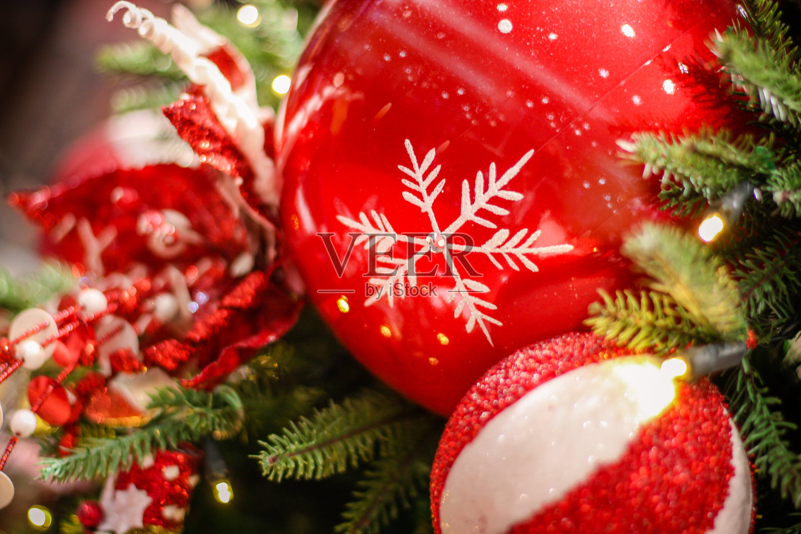 红色圣诞饰品照片摄影图片