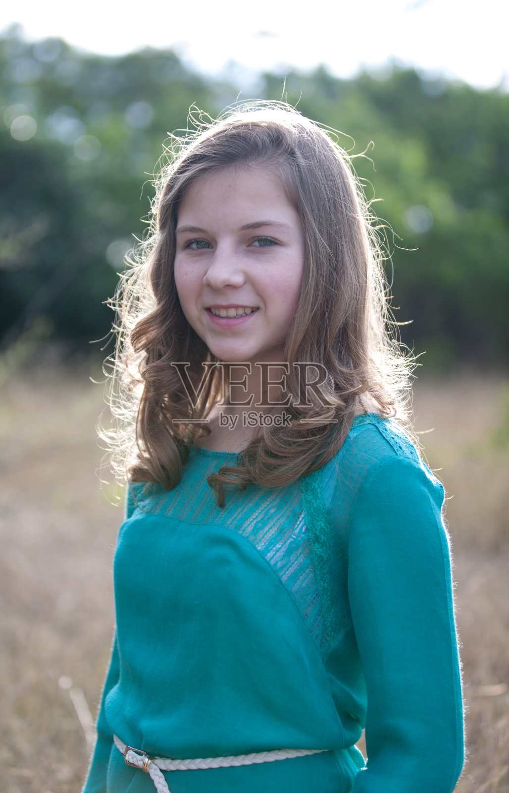 小女孩户外写真照片摄影图片