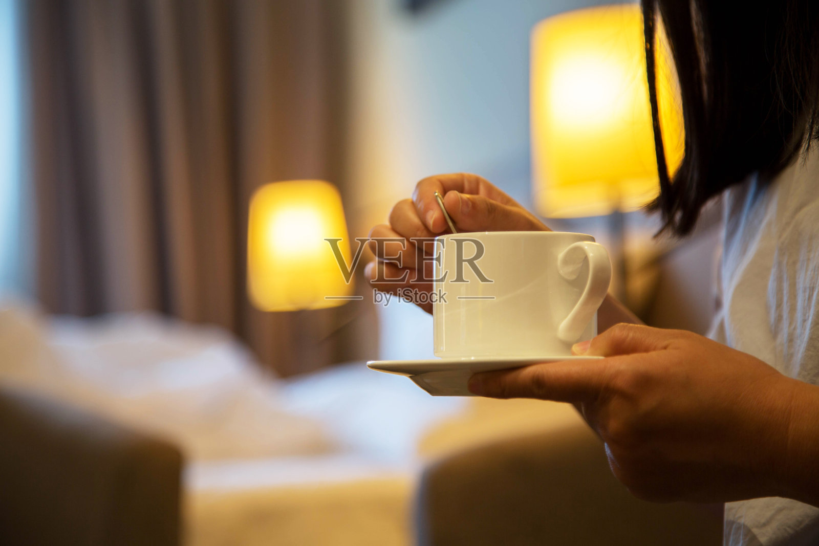 在酒店喝咖啡照片摄影图片