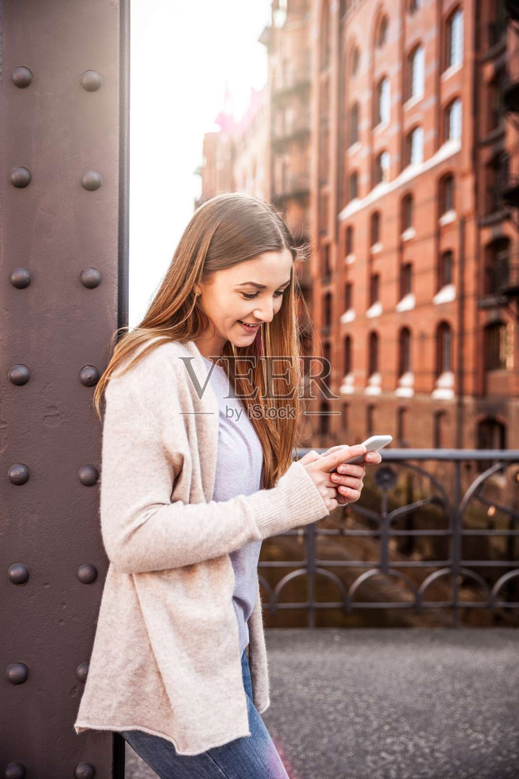 城里年轻女子的肖像照片摄影图片