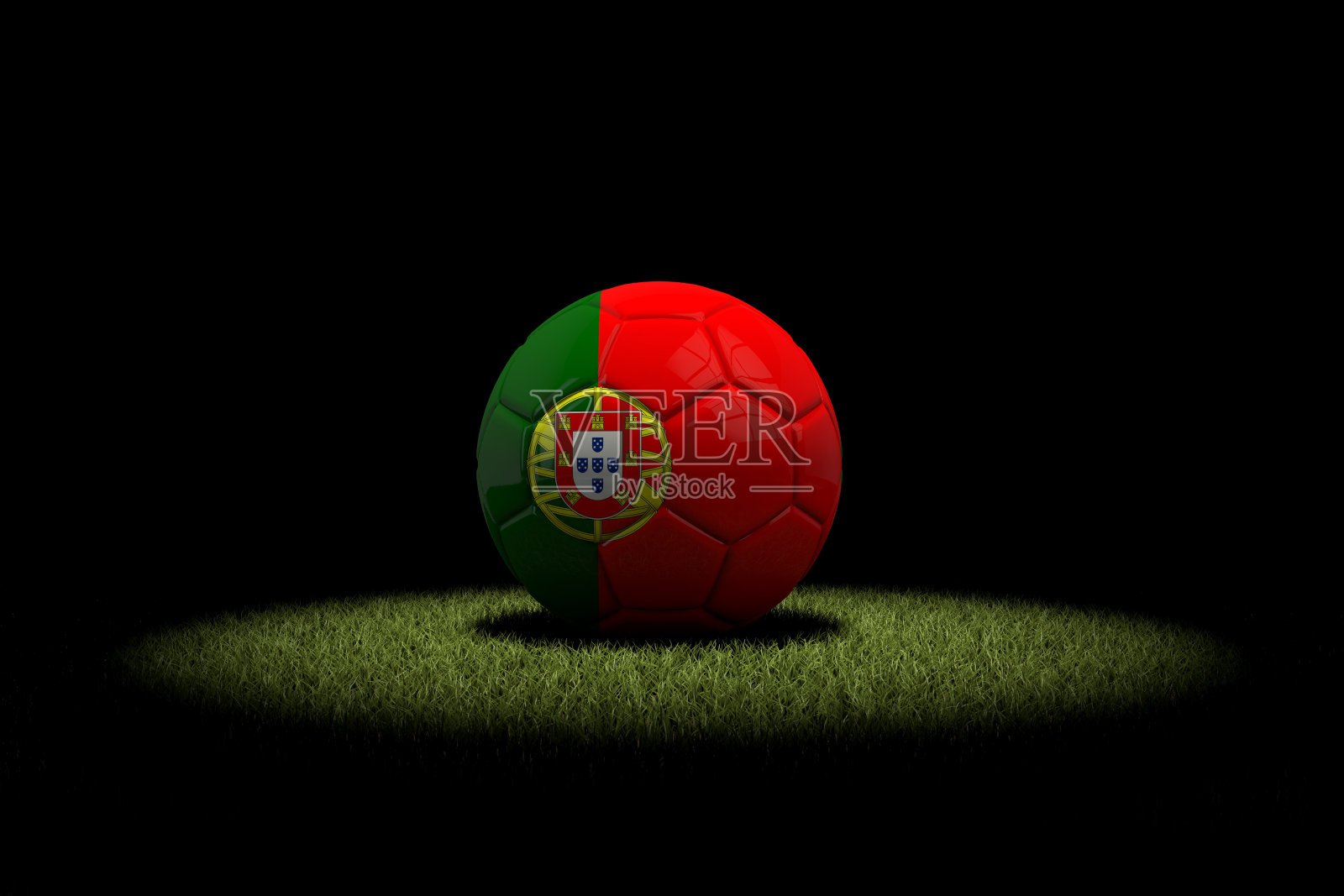 葡萄牙国旗足球在聚光灯下照片摄影图片