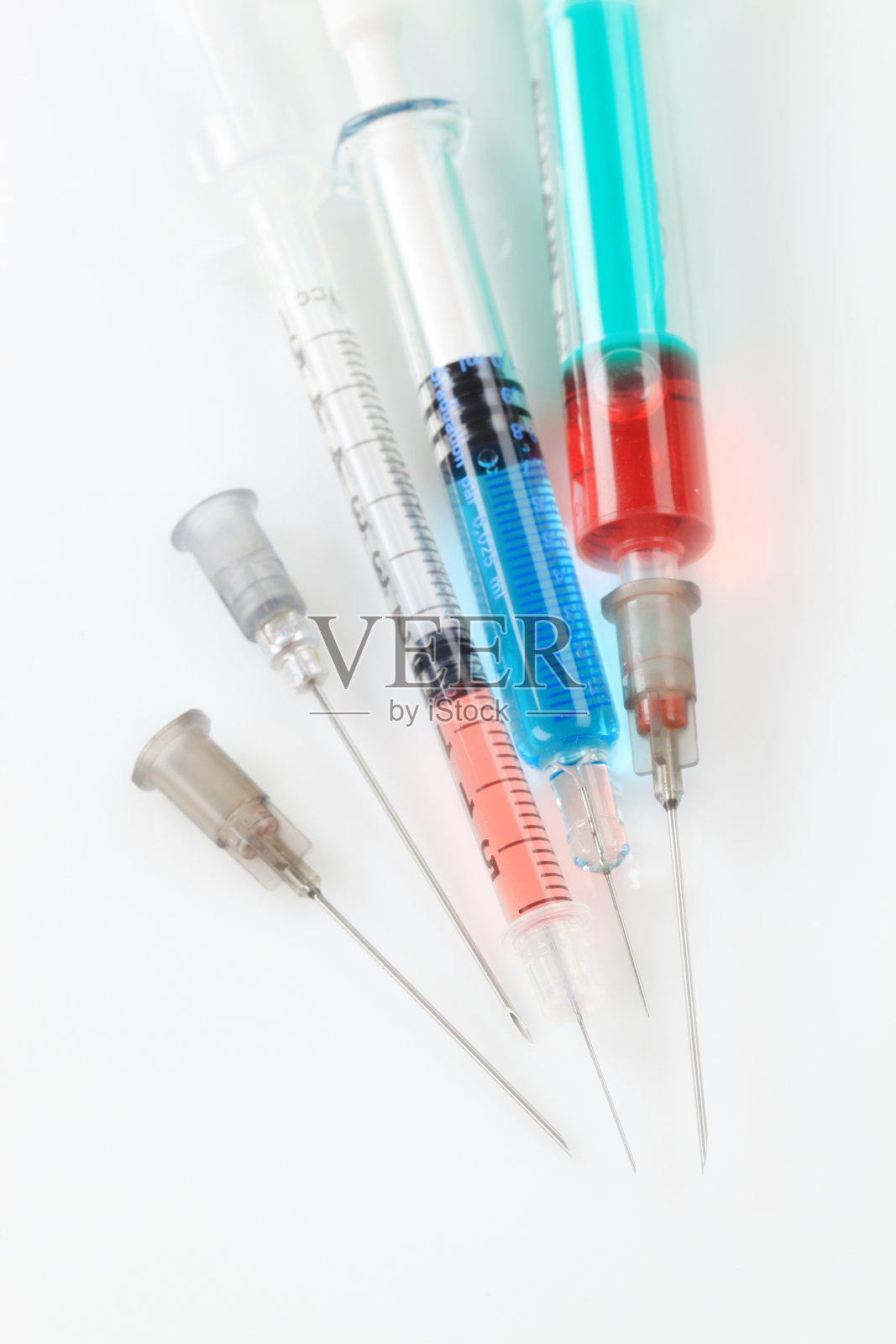 充满液体的注射器照片摄影图片