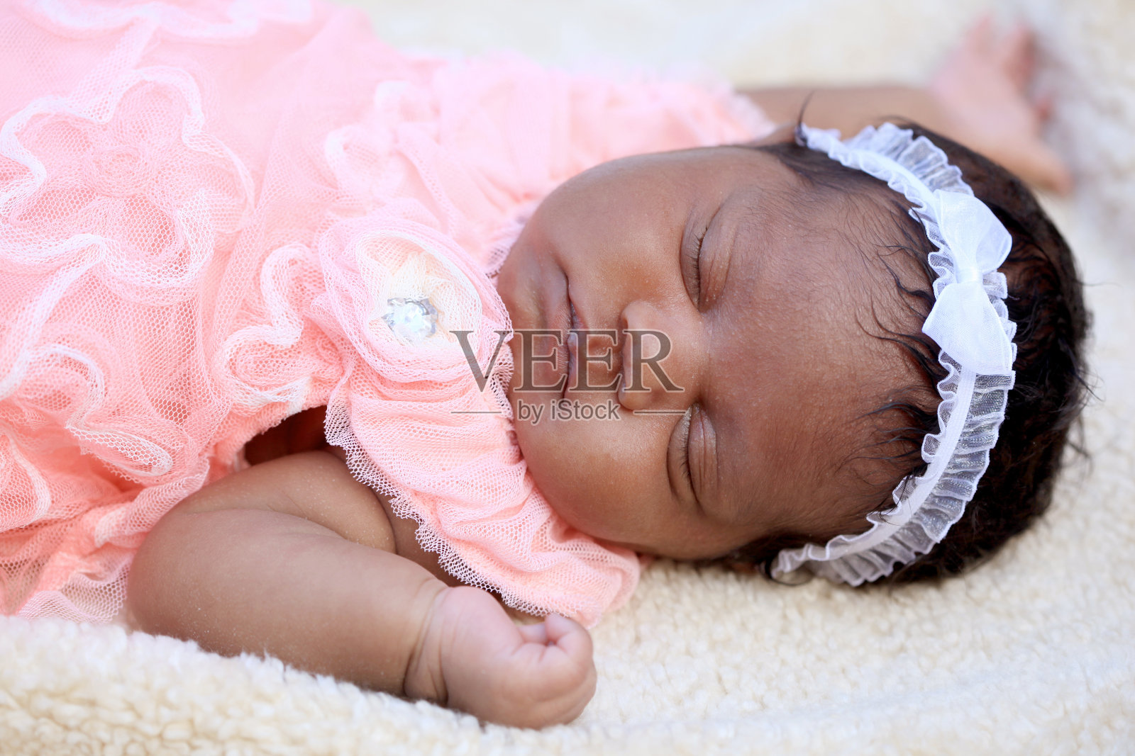 刚出生的女孩照片摄影图片