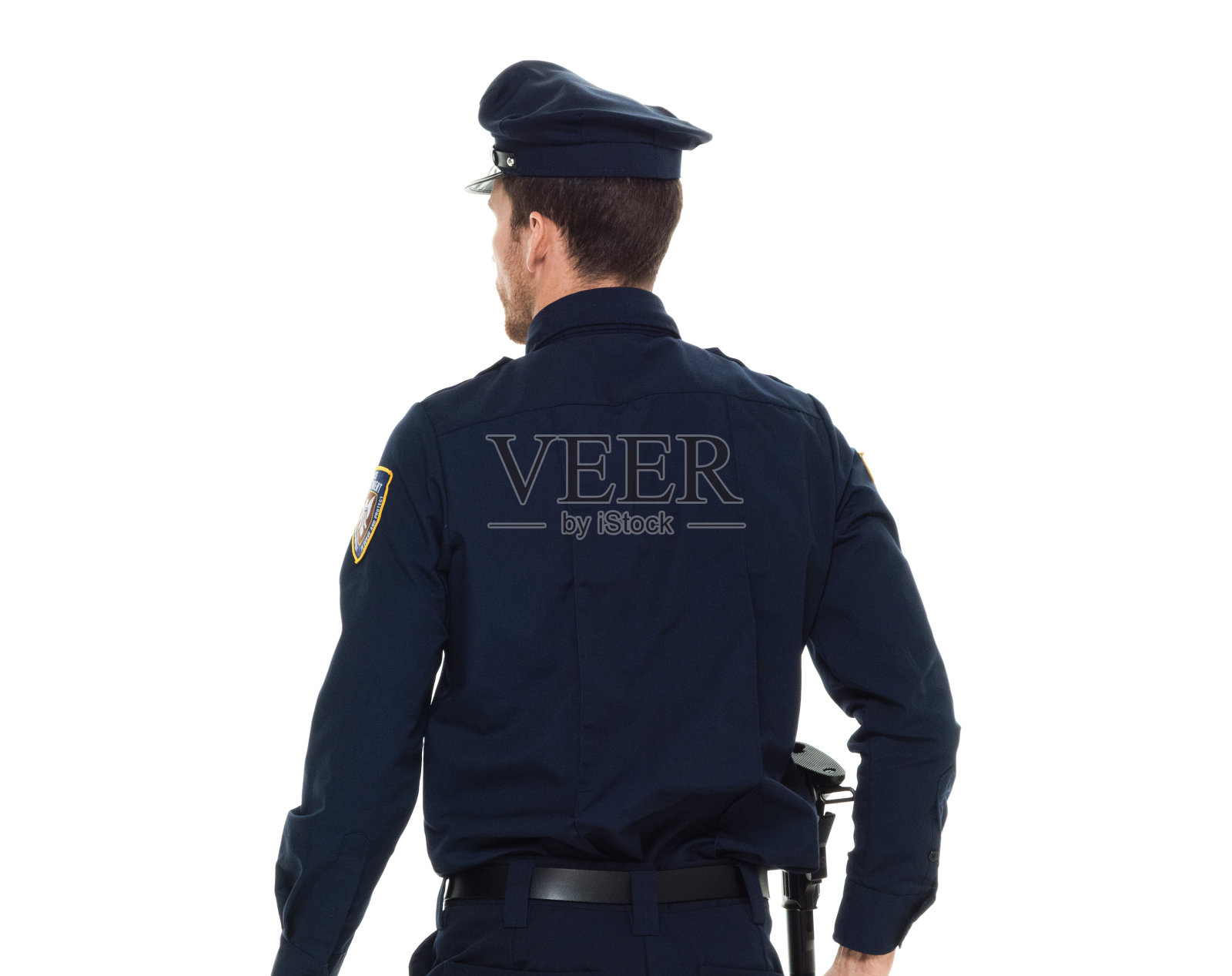 警察背对着别处看照片摄影图片