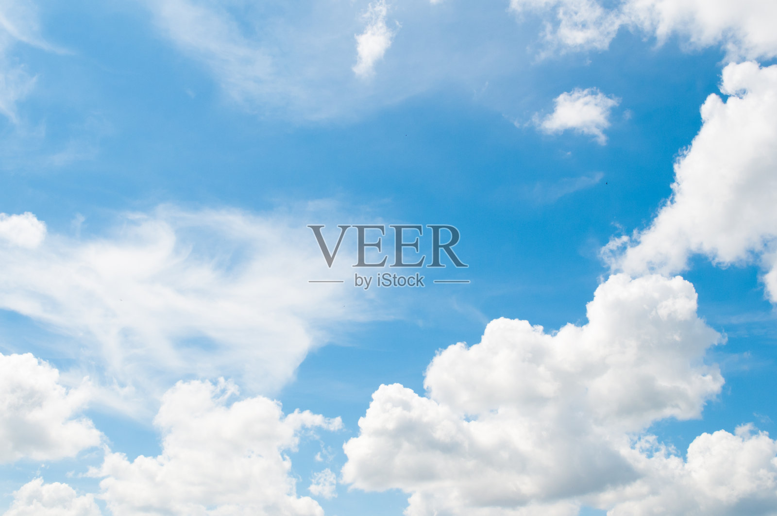 白色的多云的天空照片摄影图片