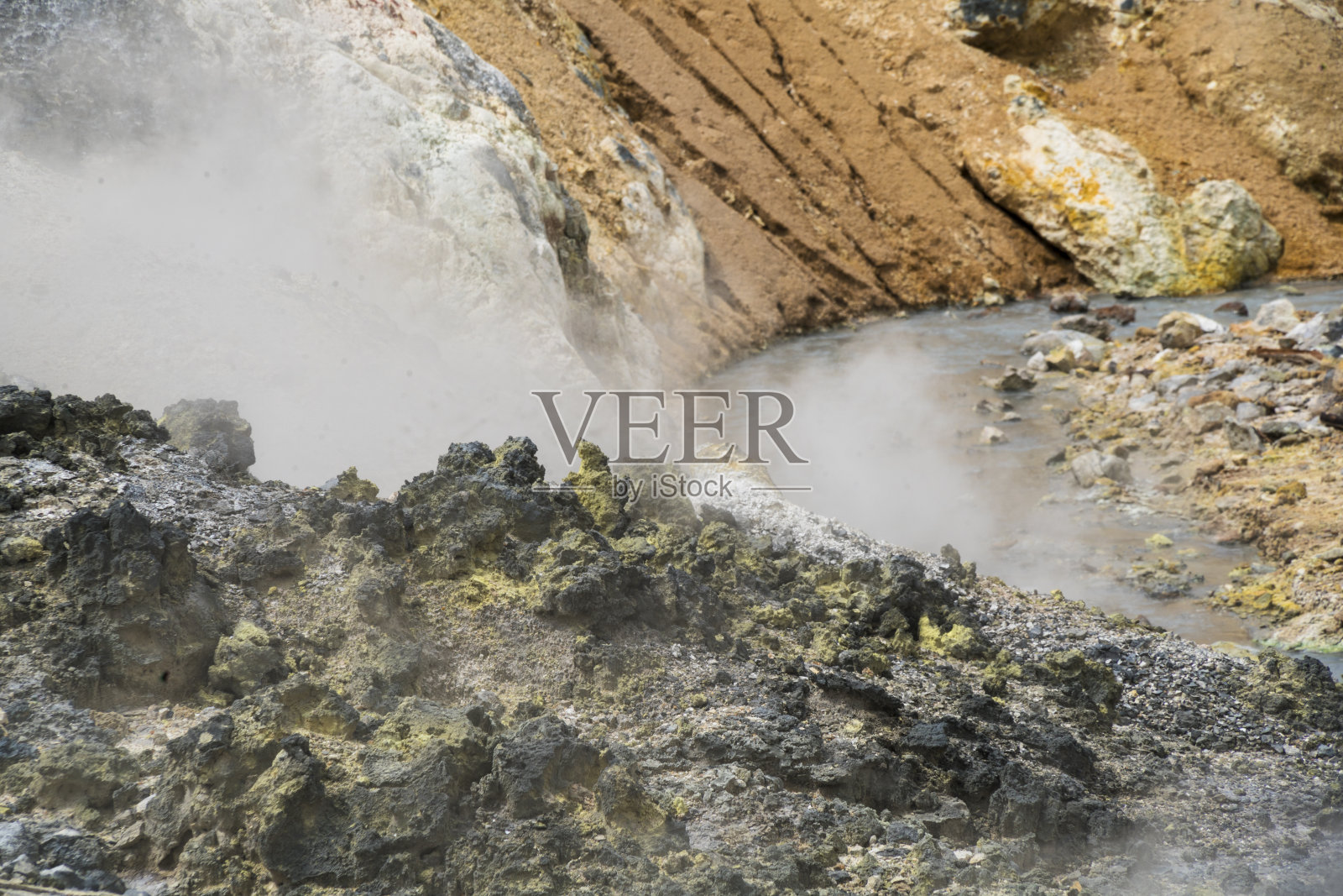 日本北海道地狱谷的一条河照片摄影图片