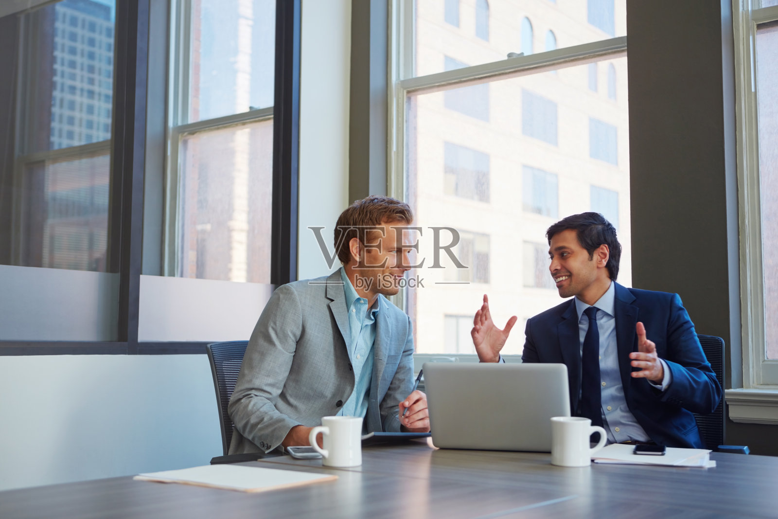 这是一个积极的会议照片摄影图片