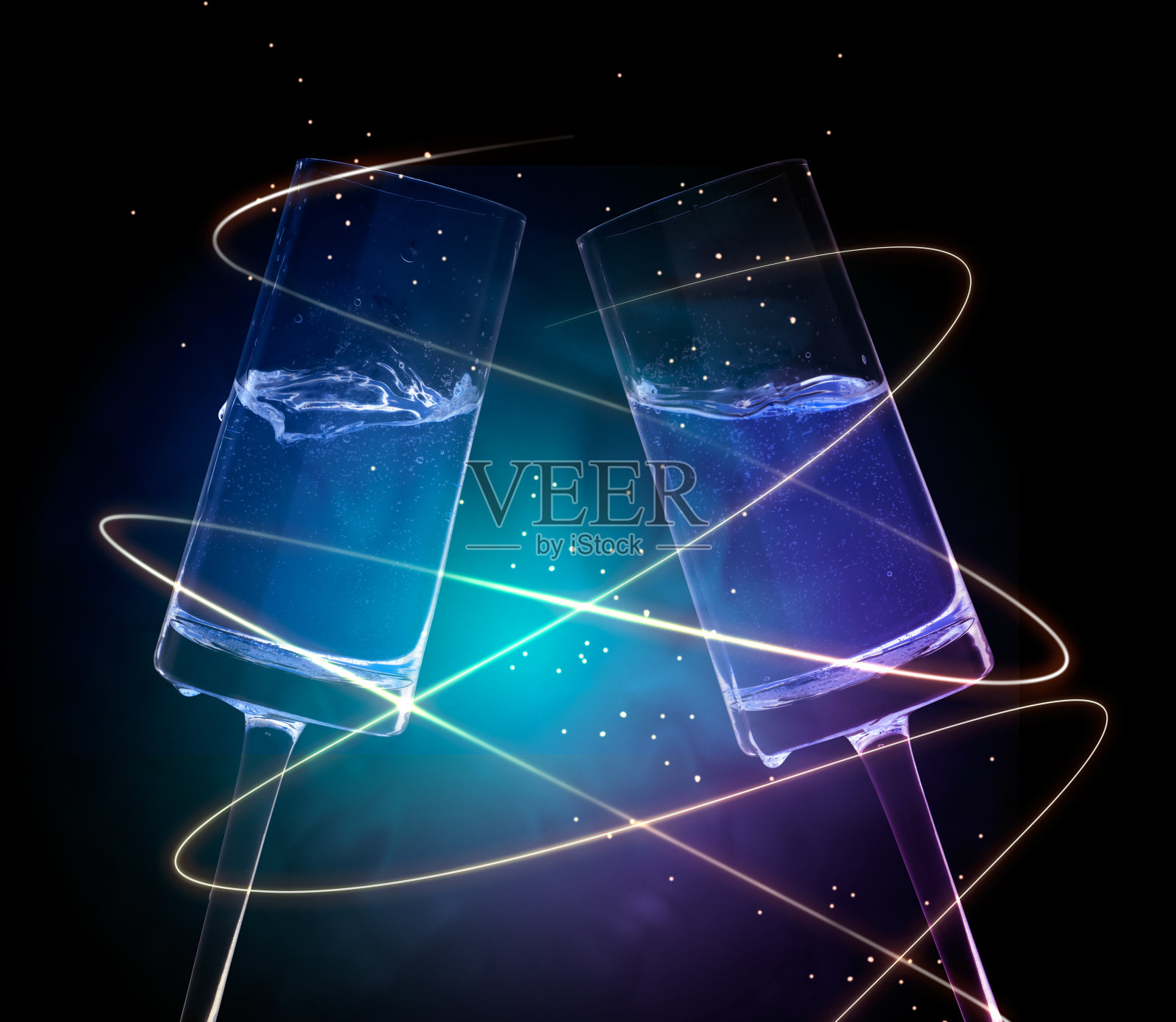 两杯香槟酒敬酒照片摄影图片