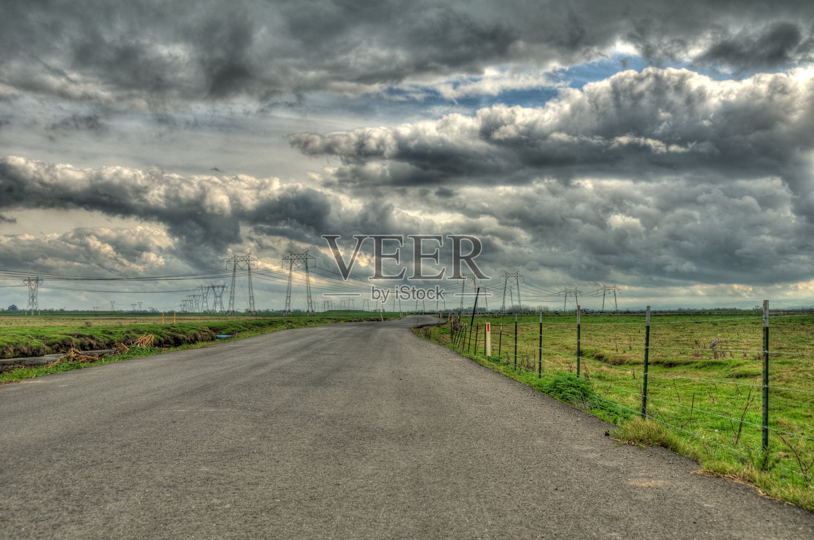 乡村的暴风雨(HDR)照片摄影图片