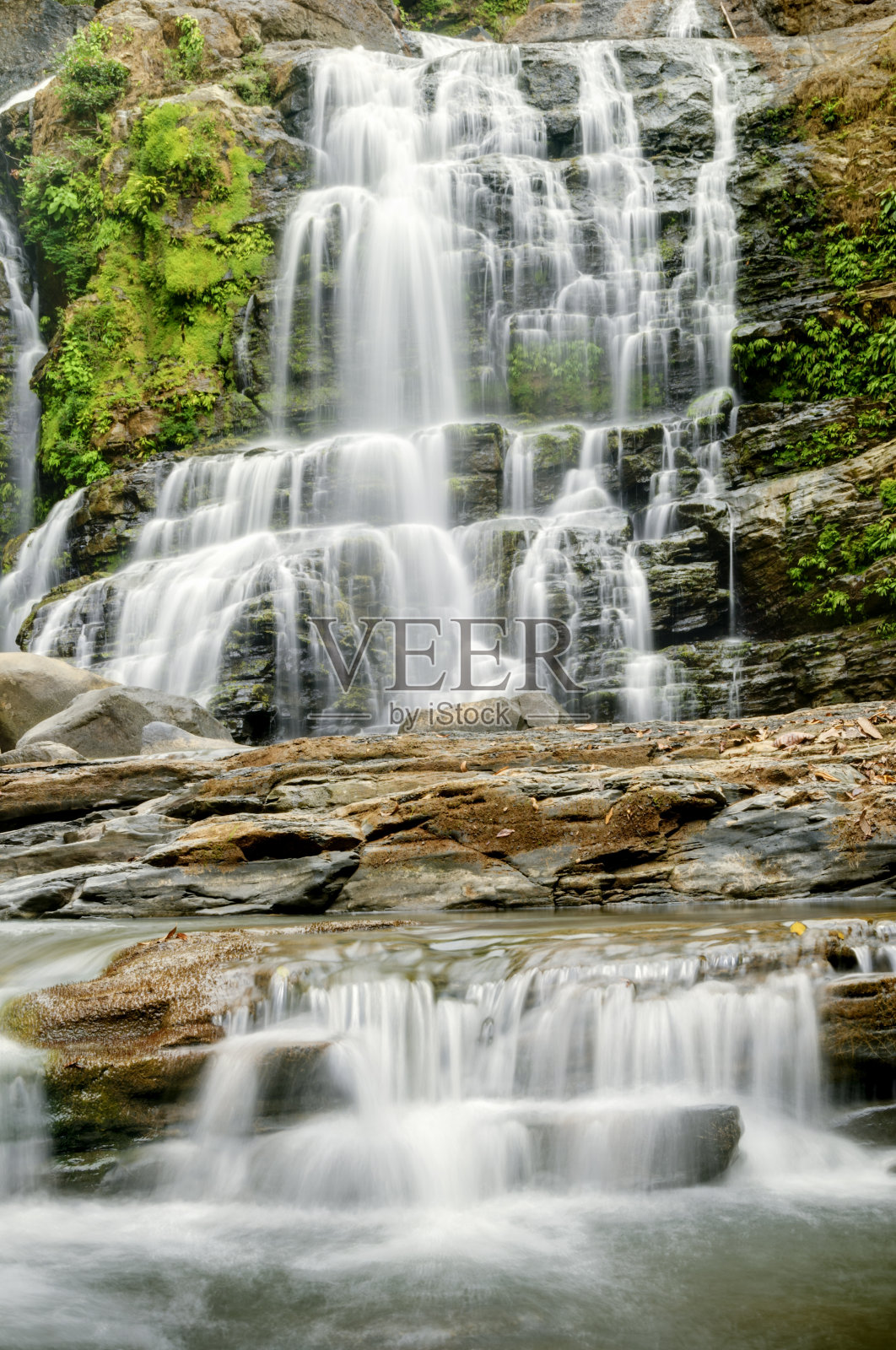 哥斯达黎加的热带瀑布照片摄影图片