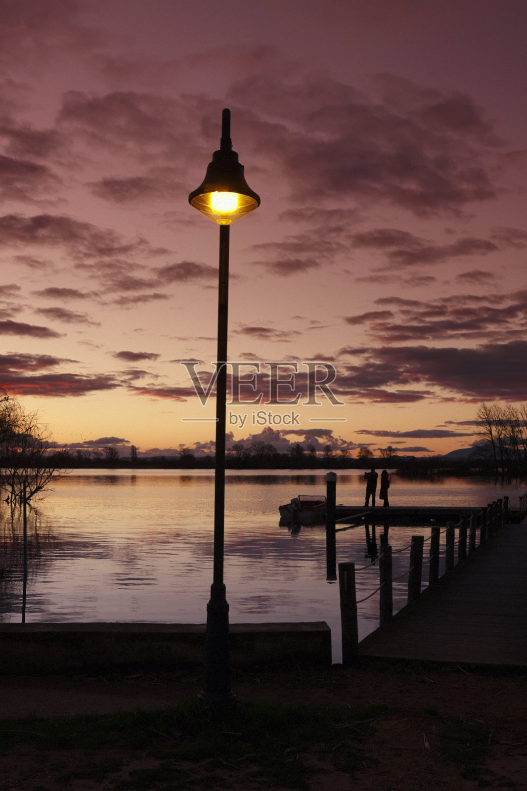 Lampost日落时照片摄影图片