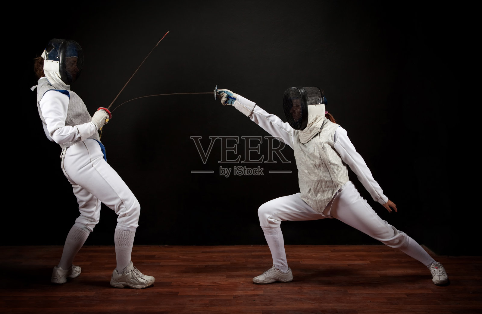 两个剑术家女人照片摄影图片