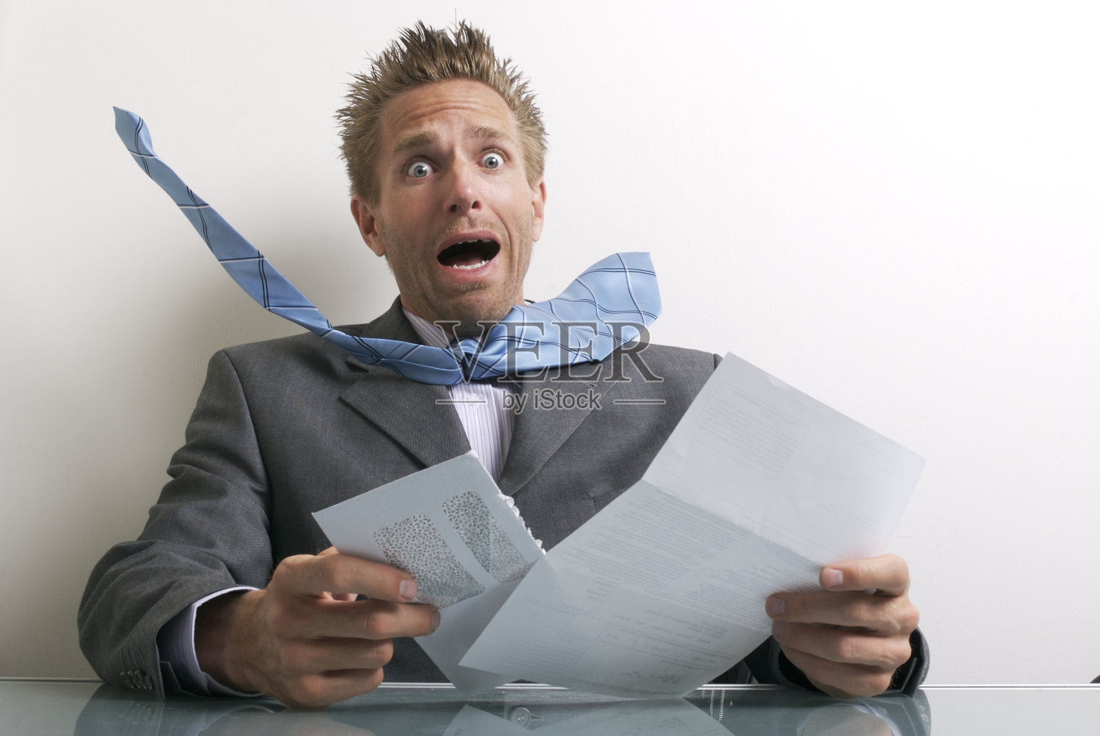 上班族、商人表达压力的公开信照片摄影图片