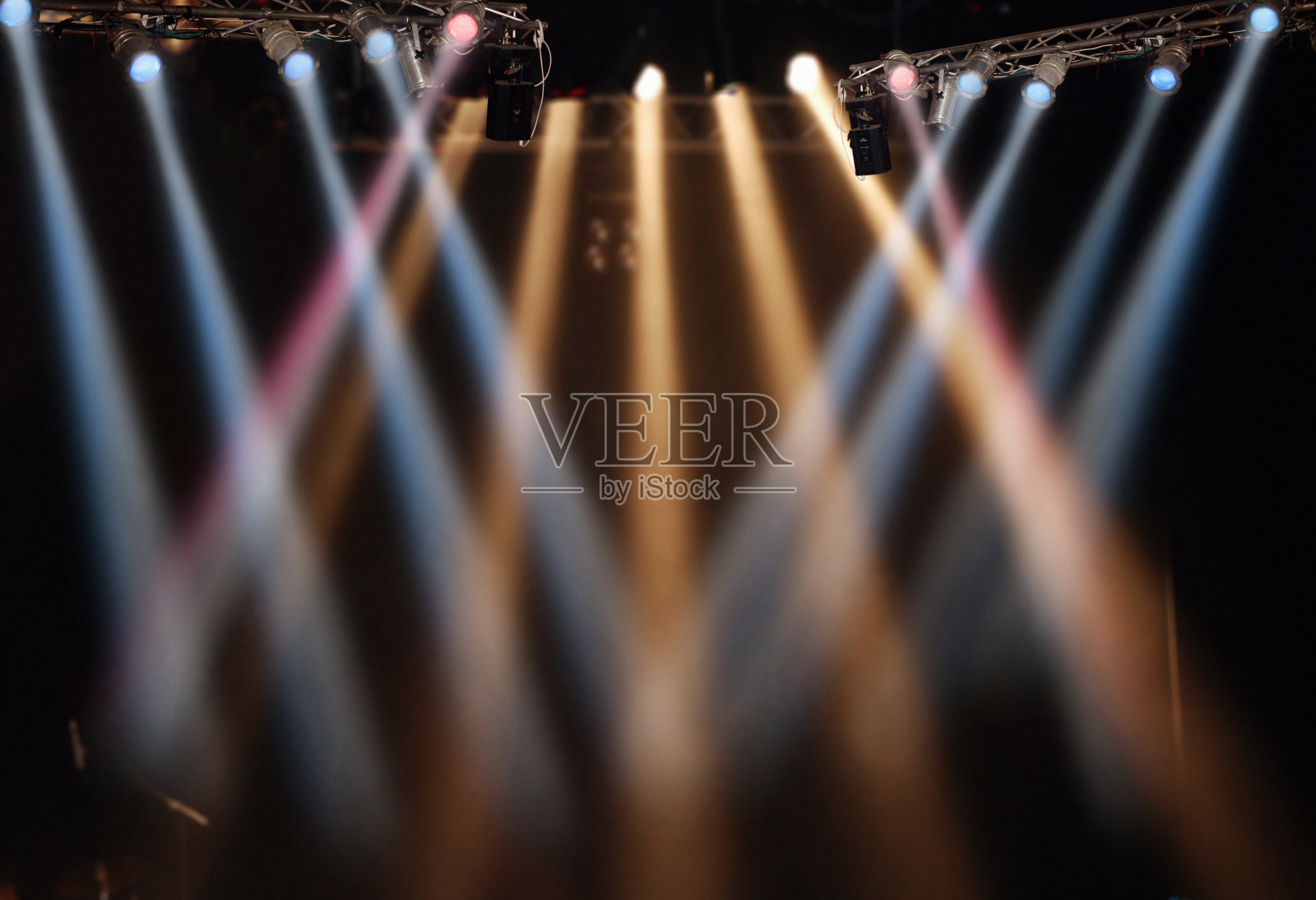 舞台表演的聚光灯秀照片摄影图片