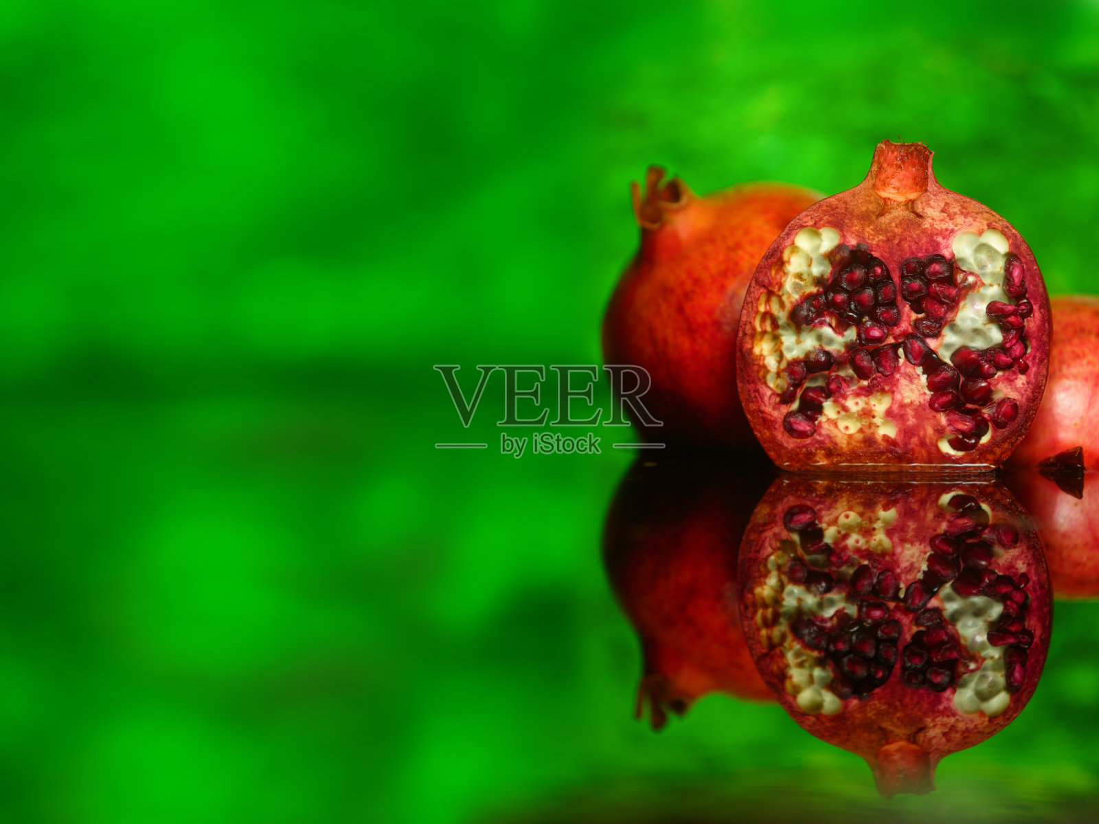 石榴和反思照片摄影图片