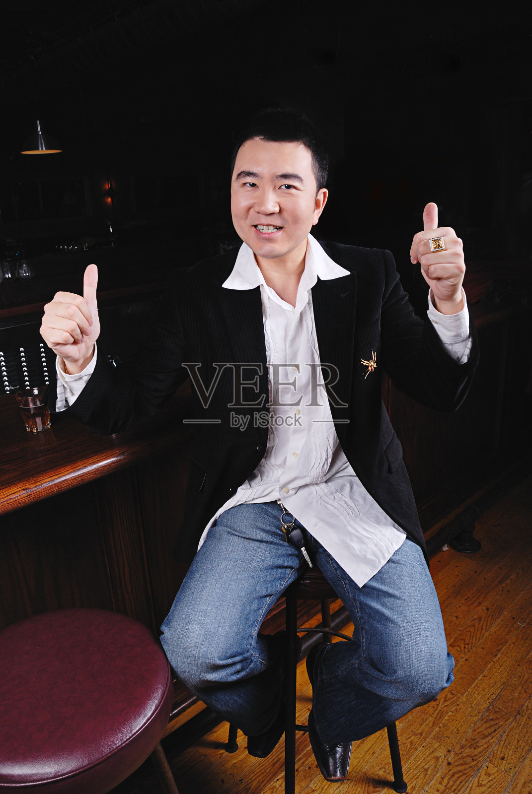 她说也许!照片摄影图片