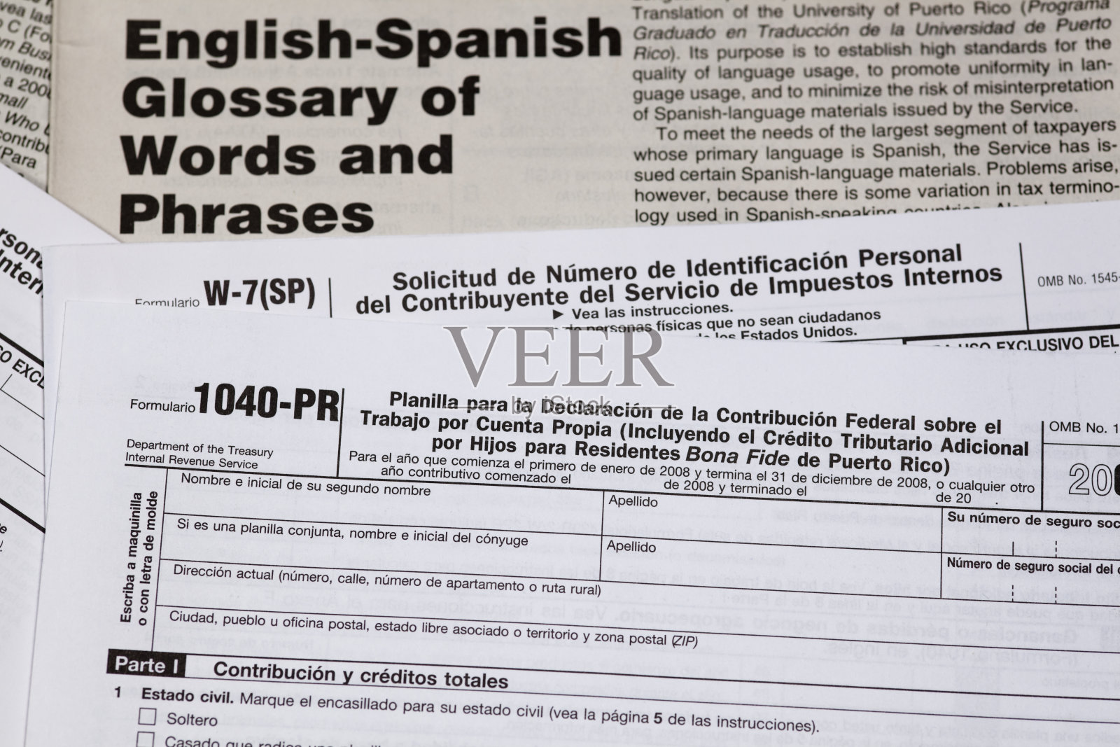 给国税局的税务表格照片摄影图片