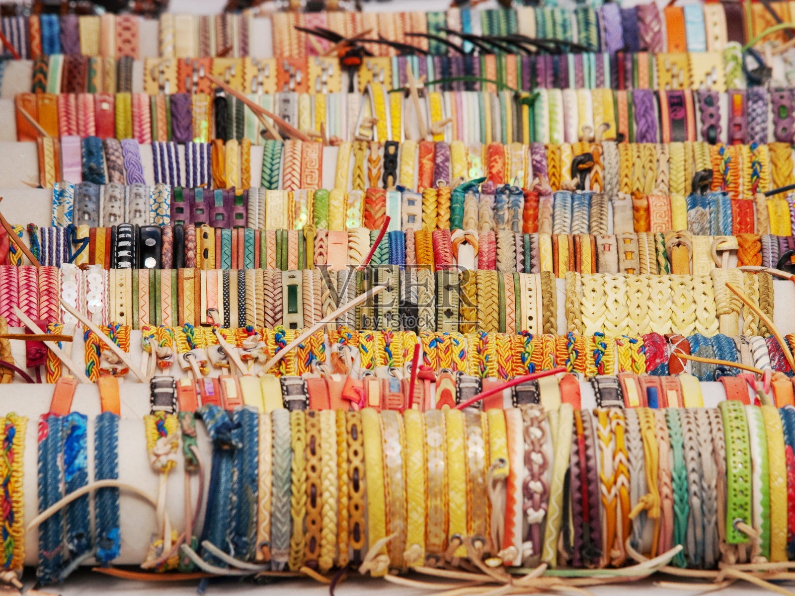 皮革手镯照片摄影图片