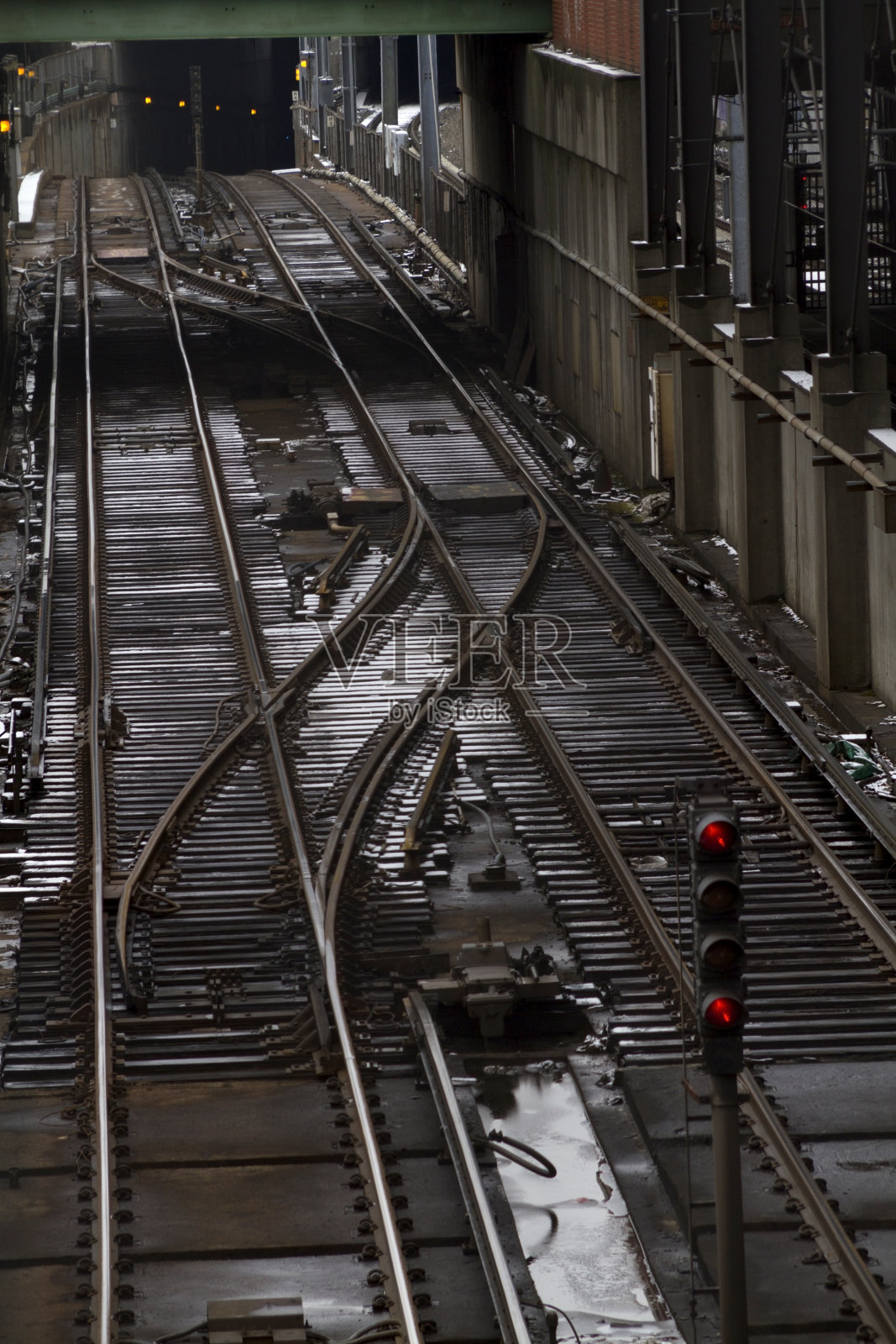 地铁轨道和隧道照片摄影图片