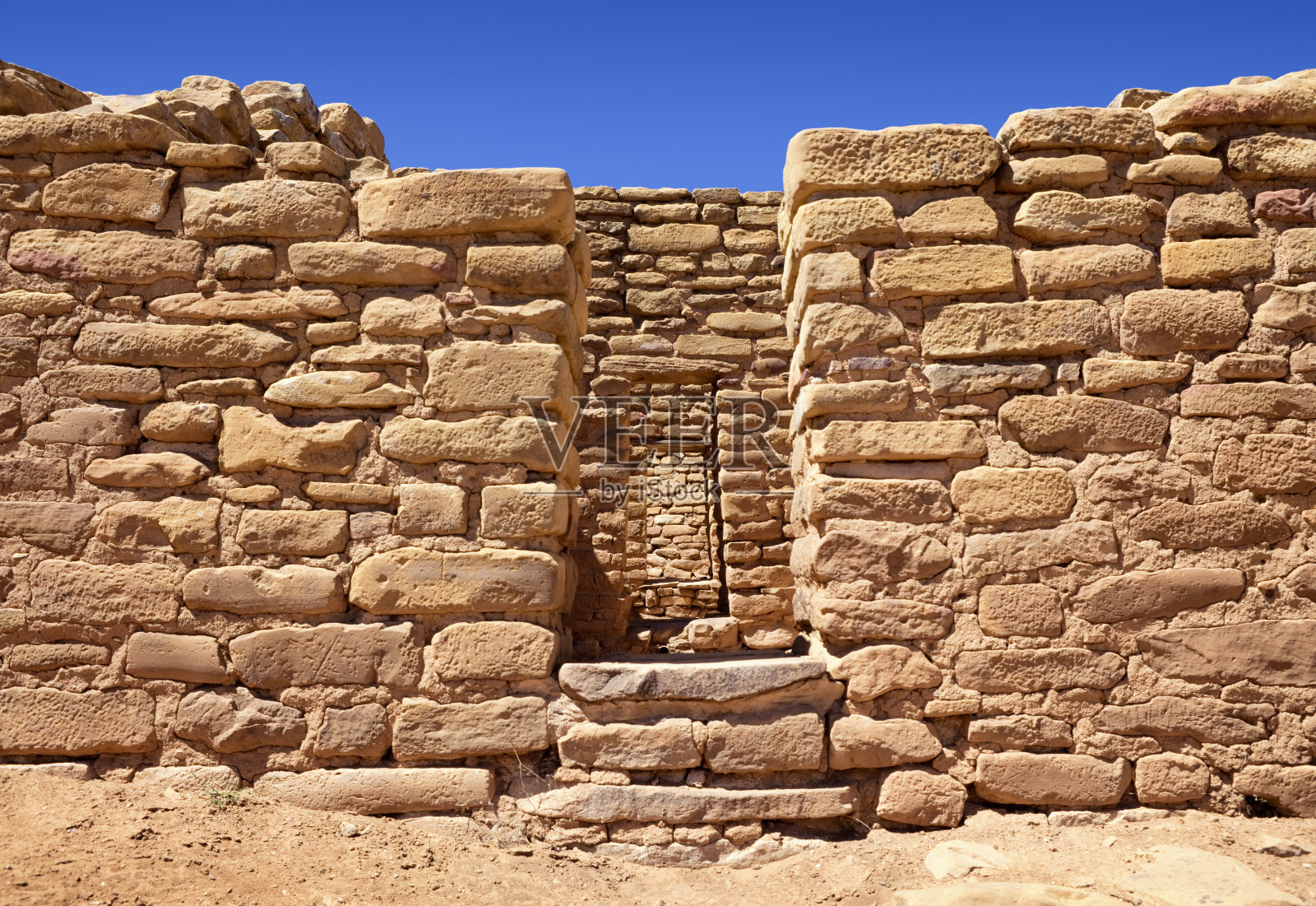 远观房屋废墟-梅萨维德国家公园，科罗拉多州照片摄影图片