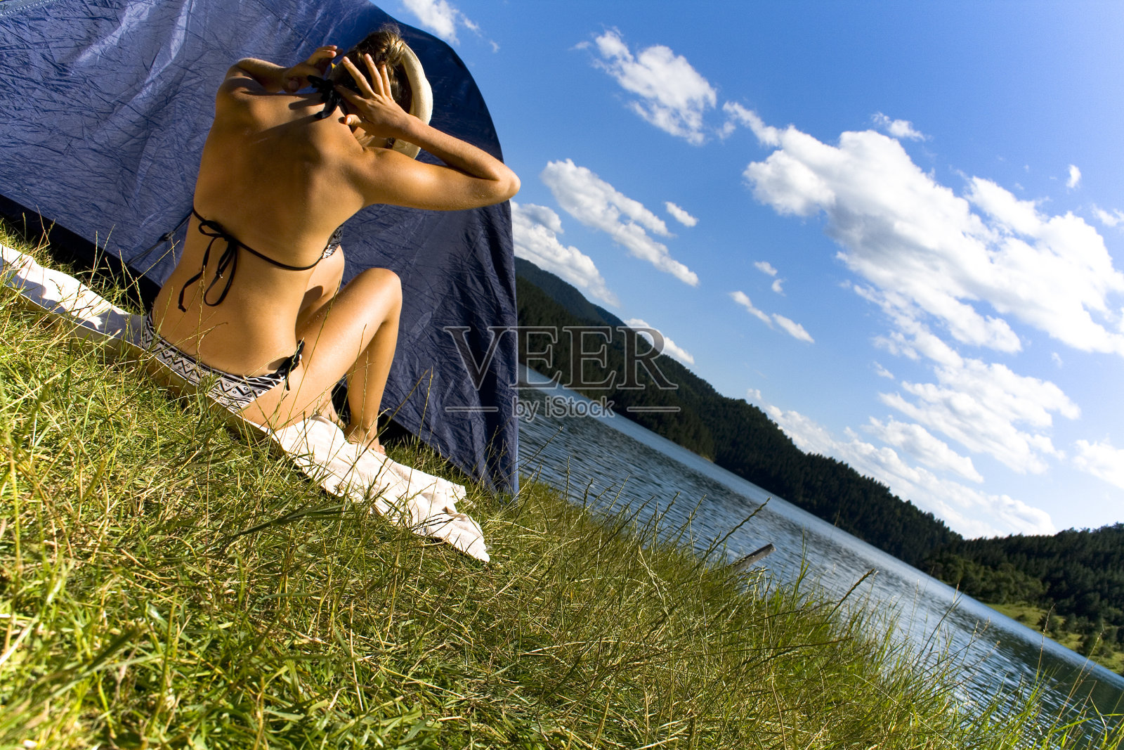 阳光的女孩照片摄影图片