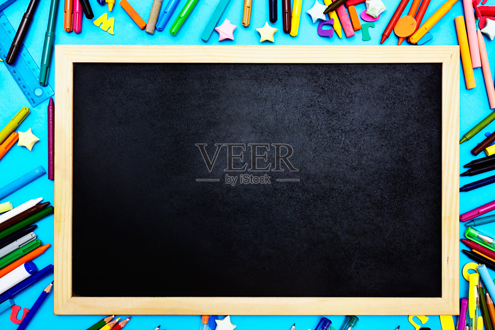 空白的黑板等待您的留言!照片摄影图片