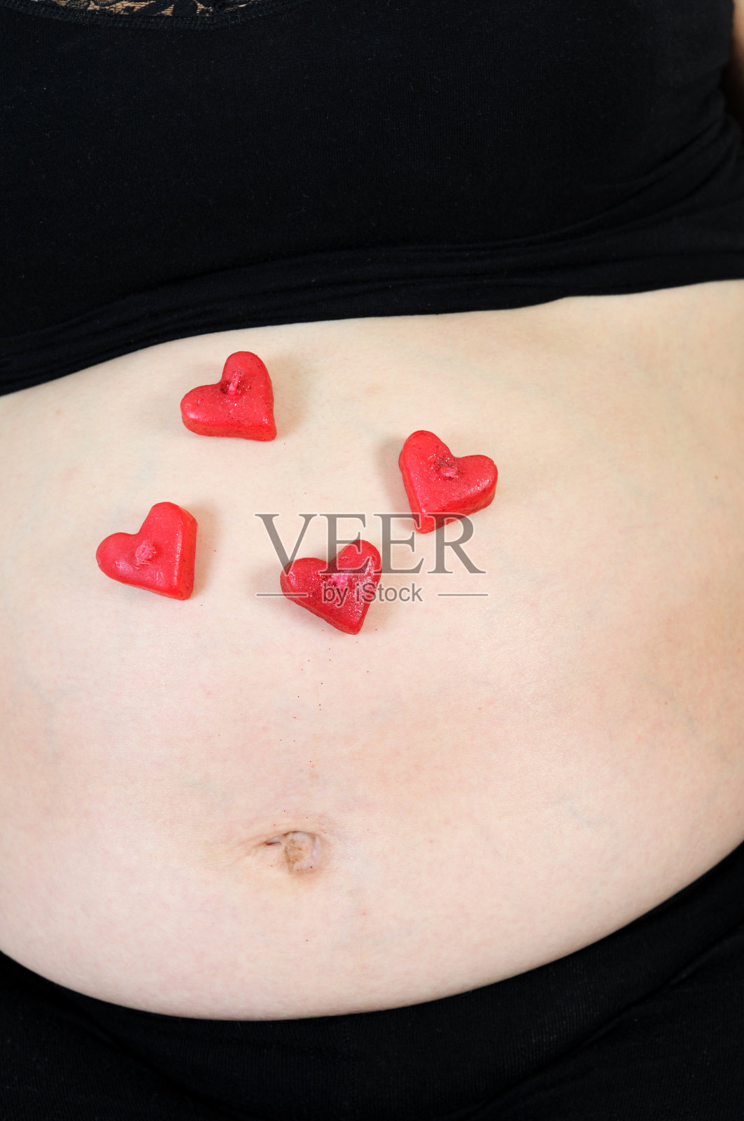 孕妇和心形照片摄影图片