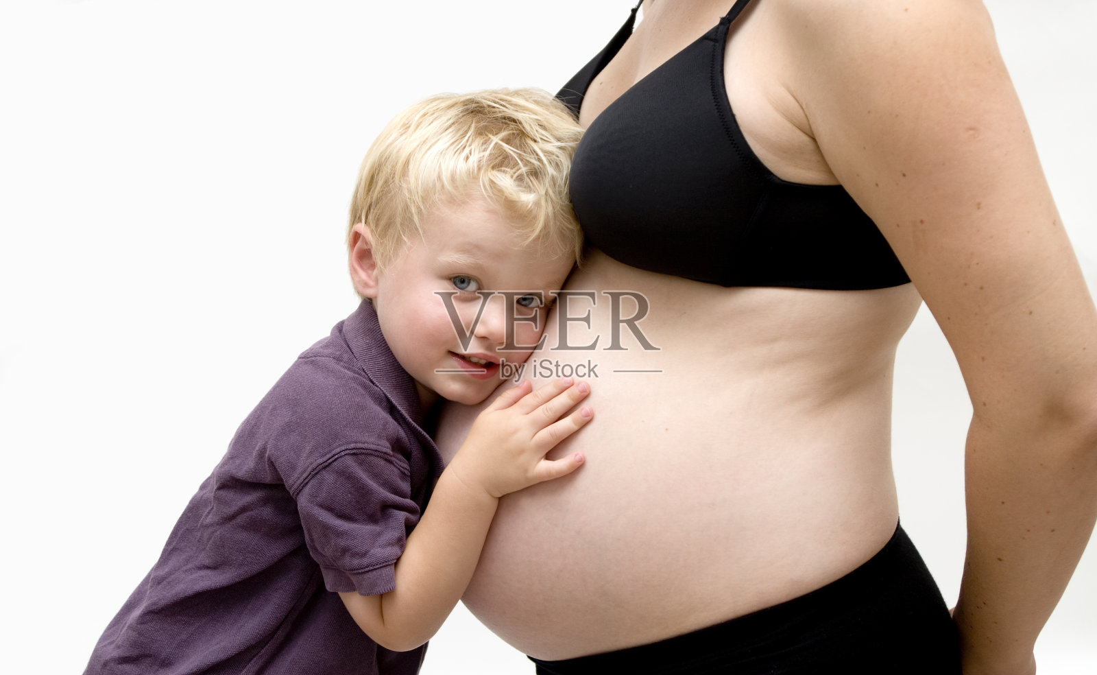 拥抱未出生的妹妹照片摄影图片