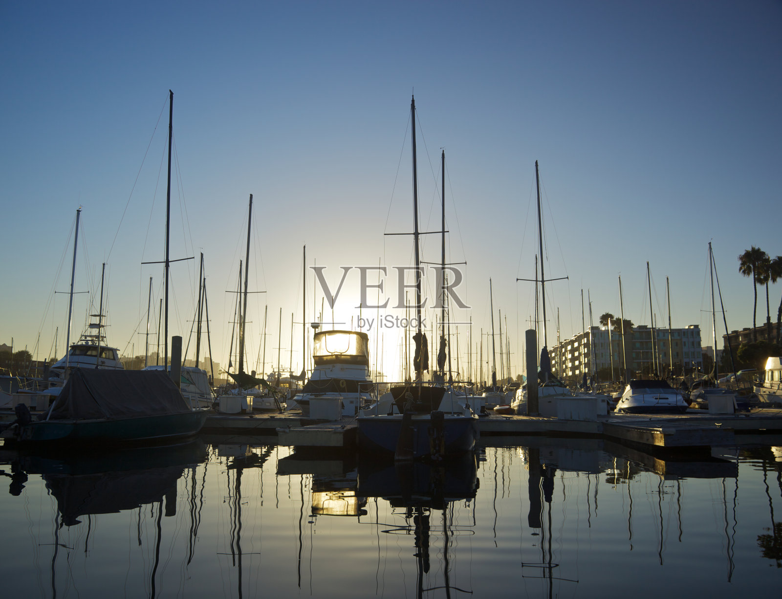 黎明宁静的码头照片摄影图片