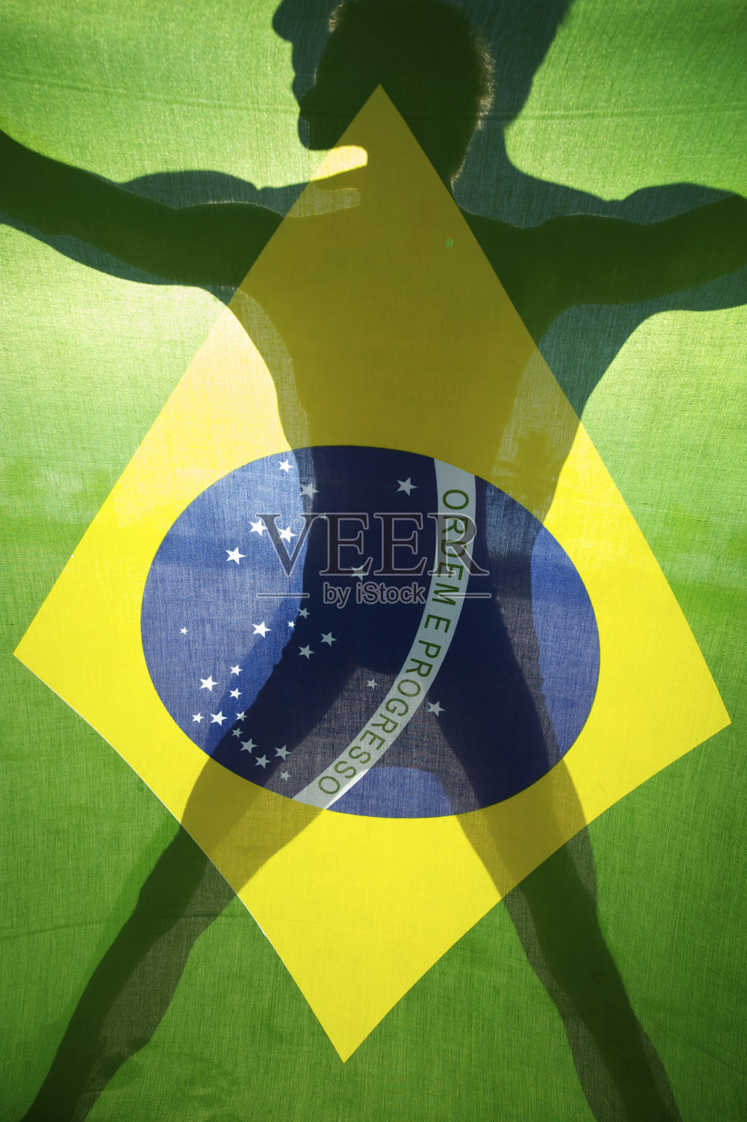 巴西国旗全框架与影子剪影的人照片摄影图片