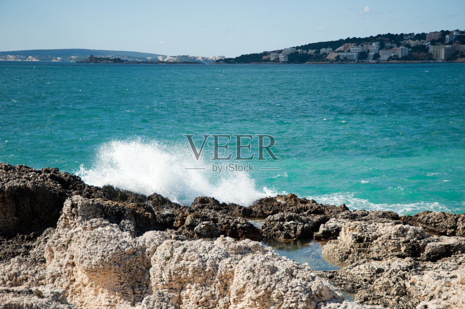 马略卡岛的岩石海岸照片摄影图片