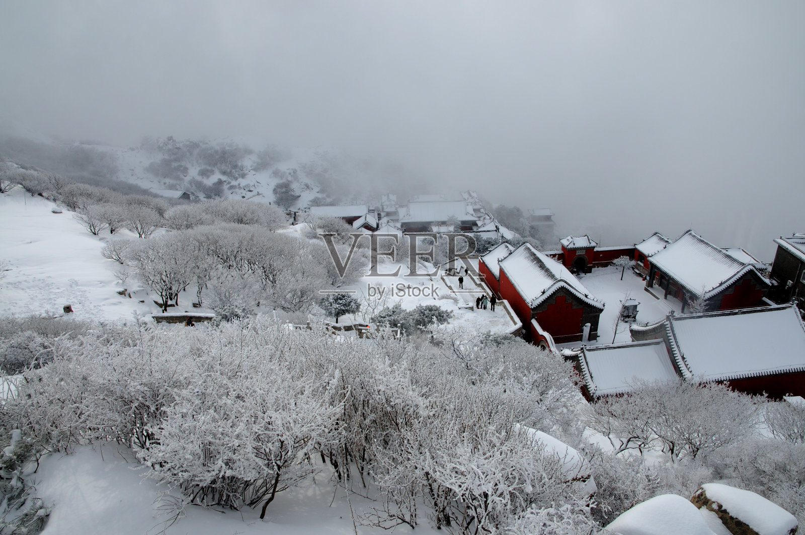 泰山在雪中照片摄影图片