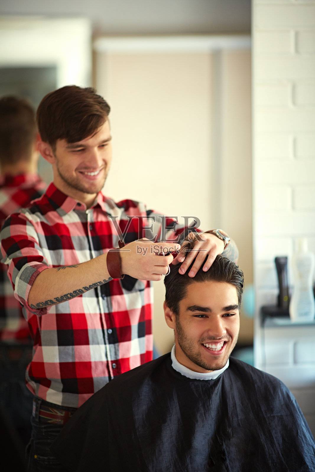 理发师和客户照片摄影图片