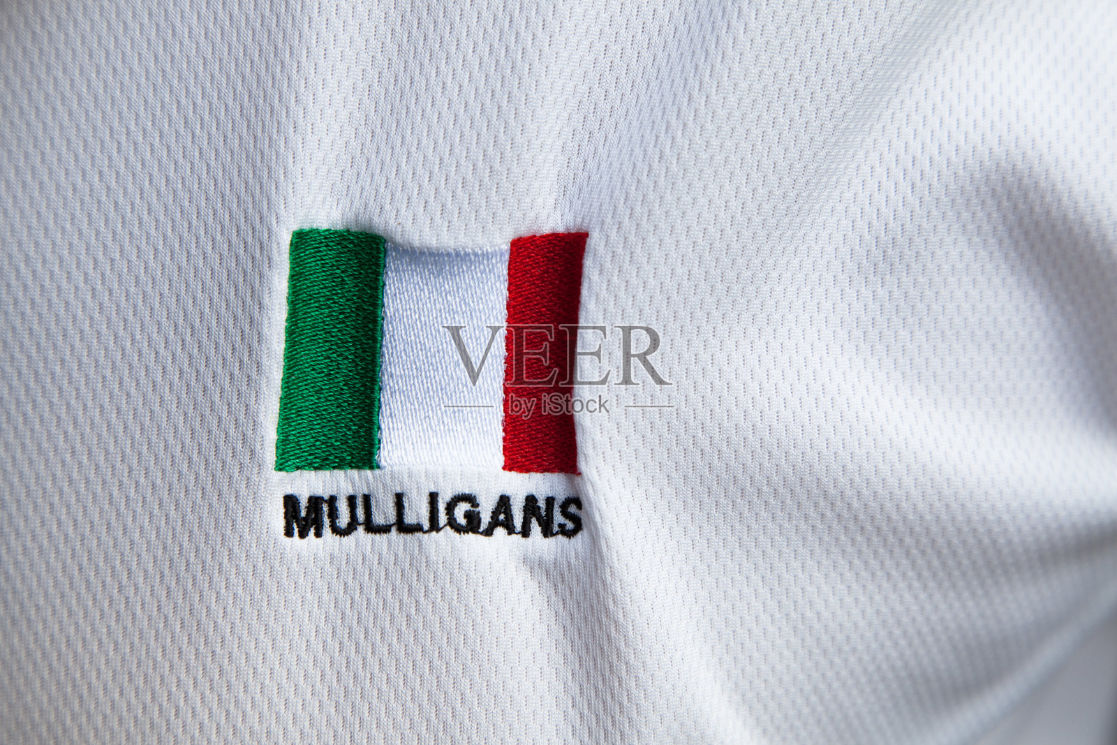绣有意大利国旗纹章的高尔夫球衫照片摄影图片