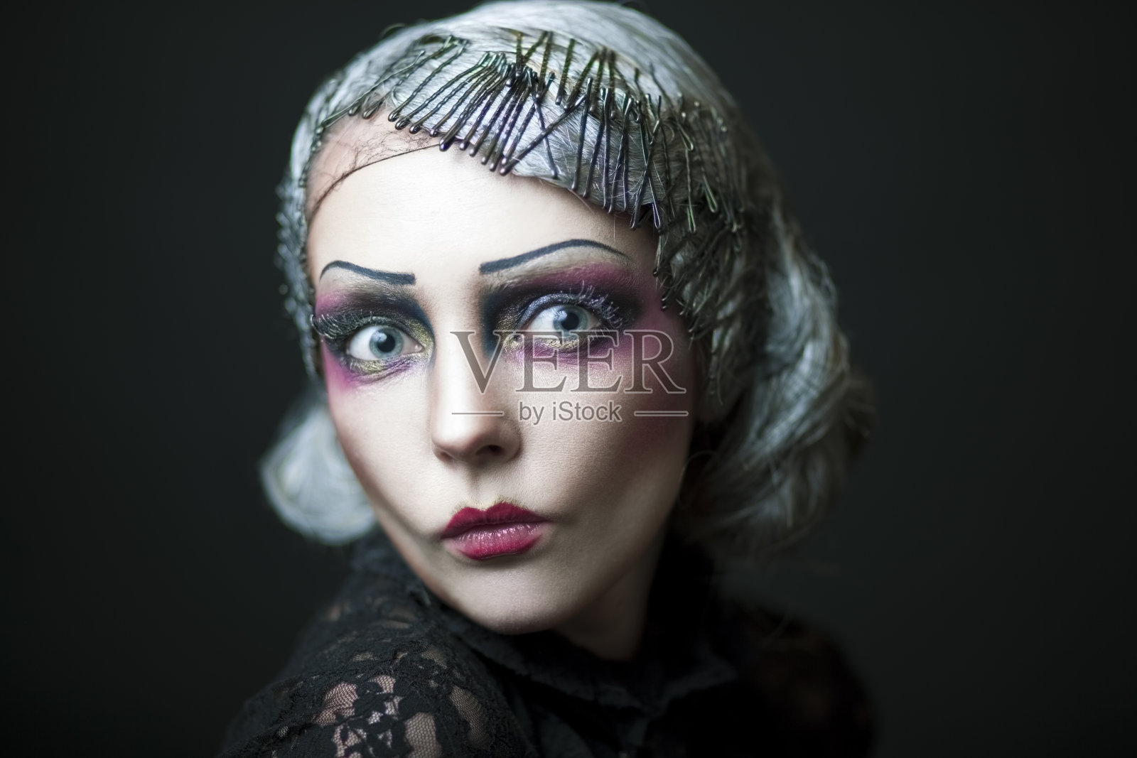 复古风格化的照片，一个美丽的年轻女子照片摄影图片