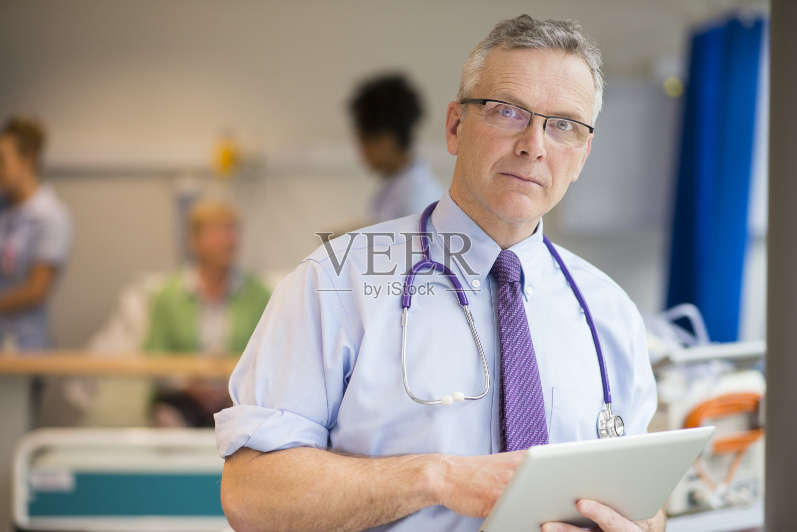 医生检查笔记照片摄影图片