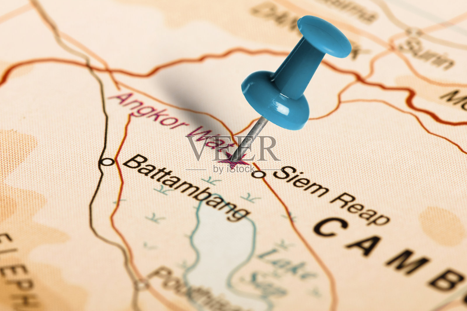 位置吴哥窟。地图上的蓝色大头针。照片摄影图片