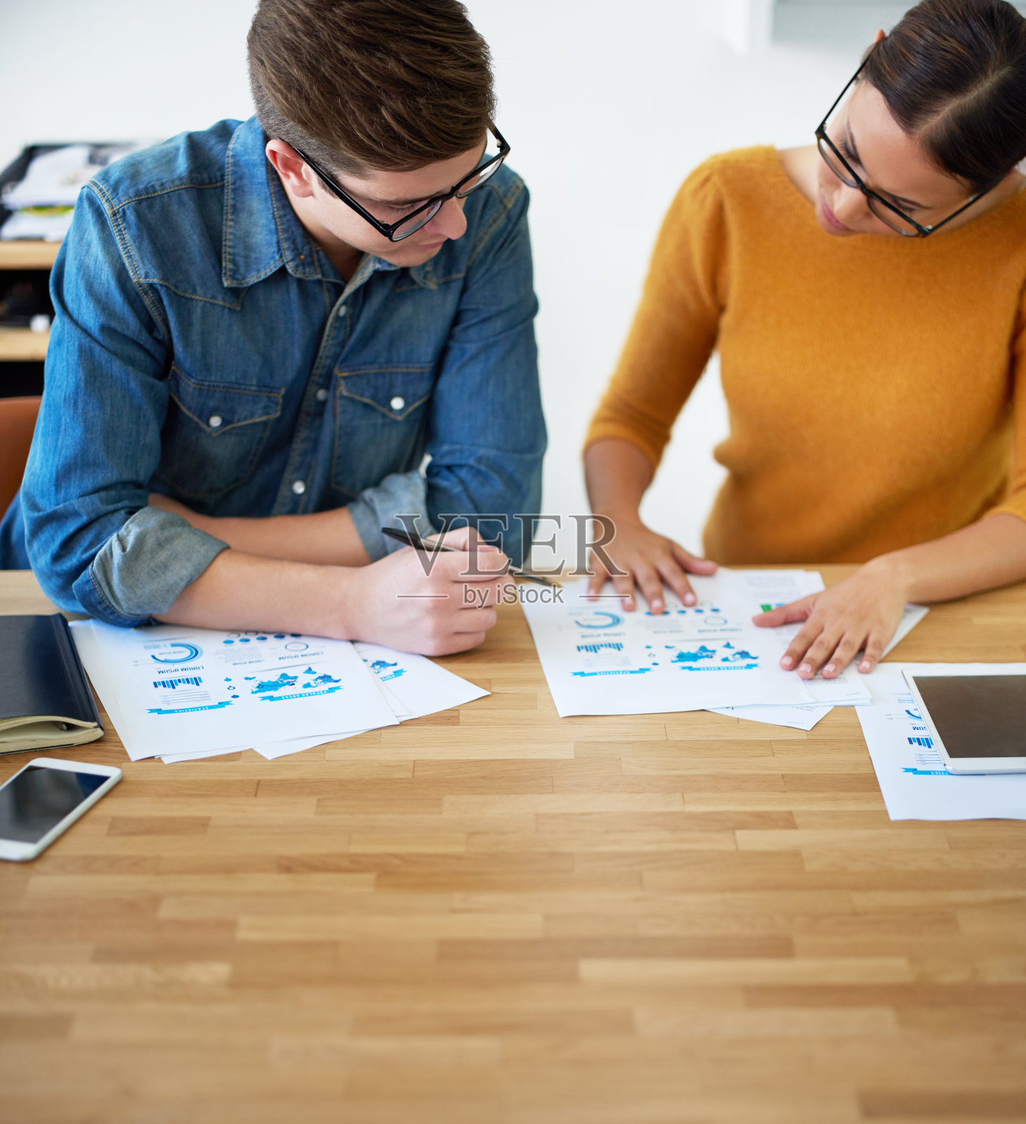 合作一个新的设计照片摄影图片