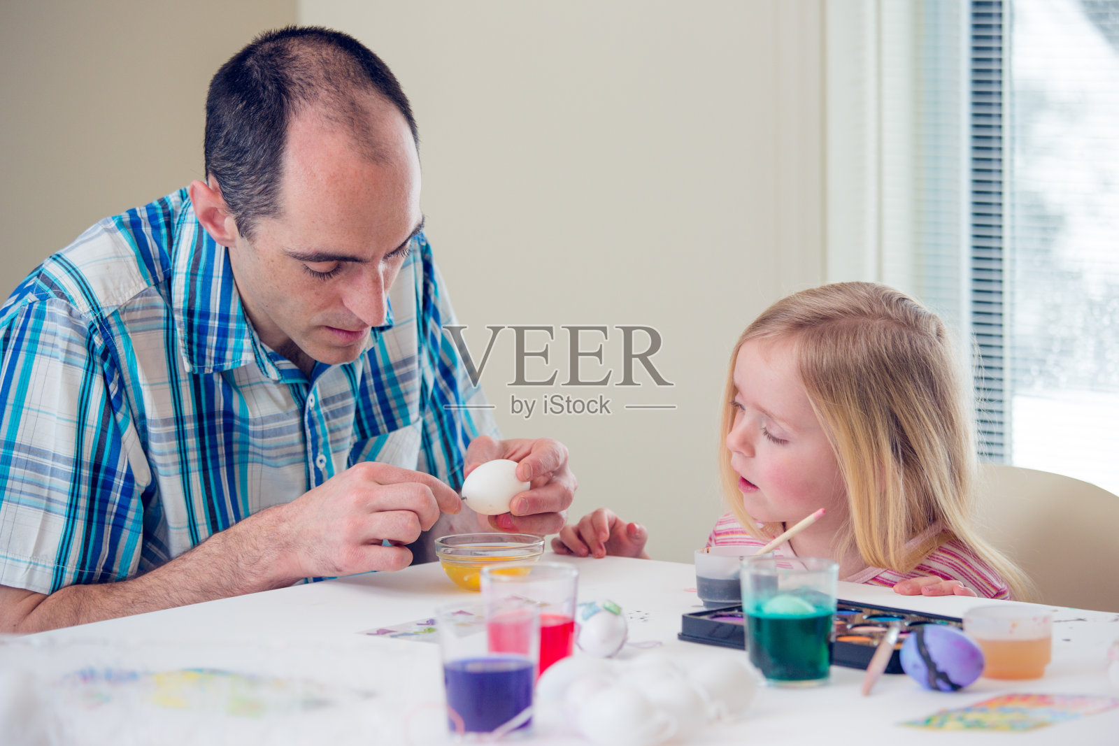 画复活节彩蛋照片摄影图片