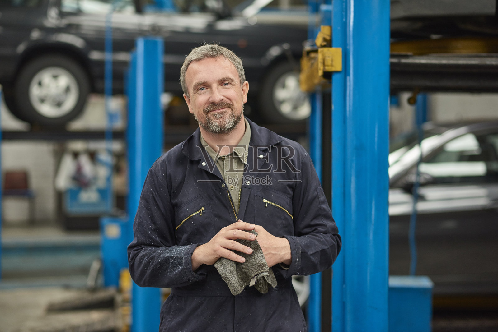 车库的主人照片摄影图片