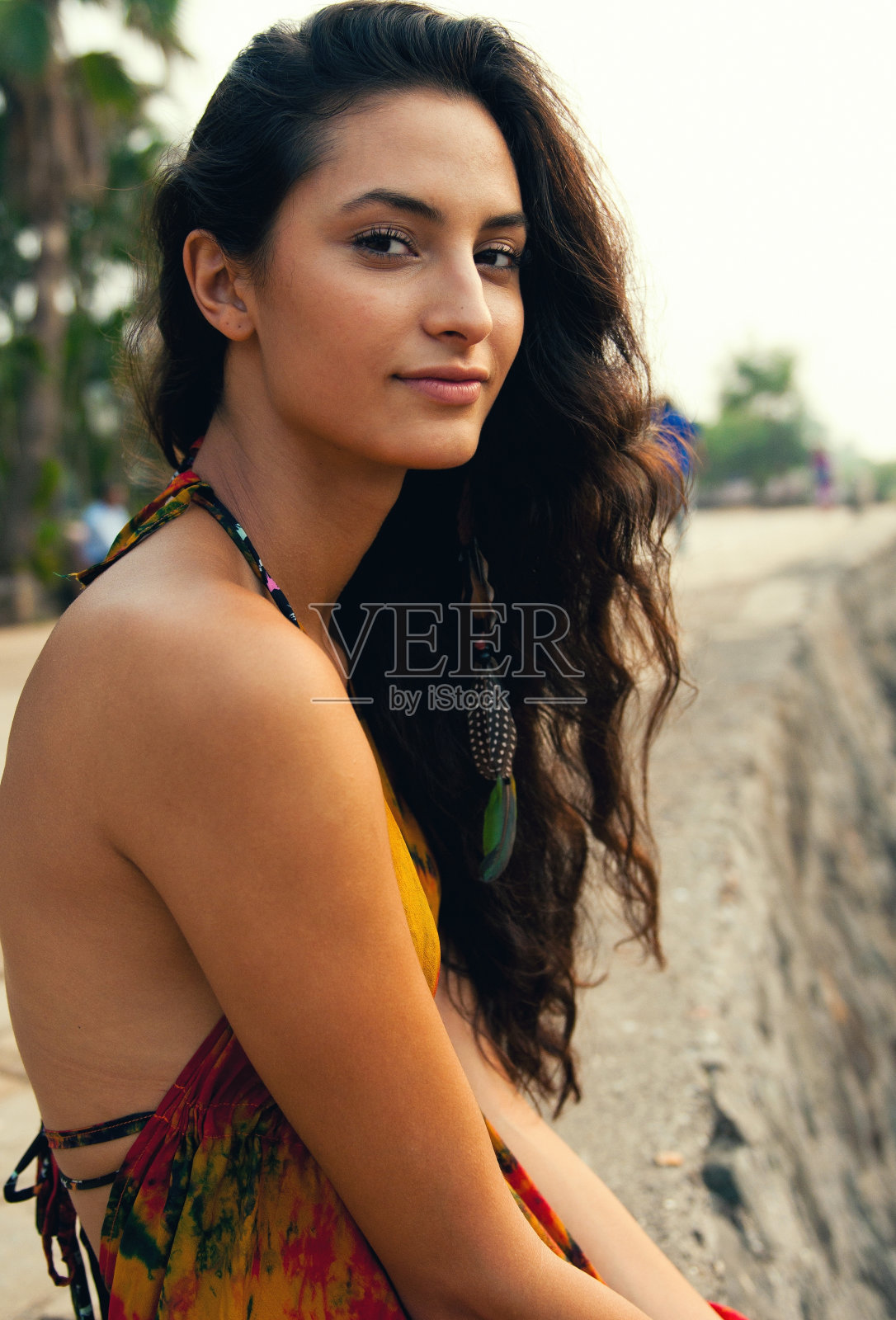 一个非常迷人的年轻女子的肖像照片摄影图片