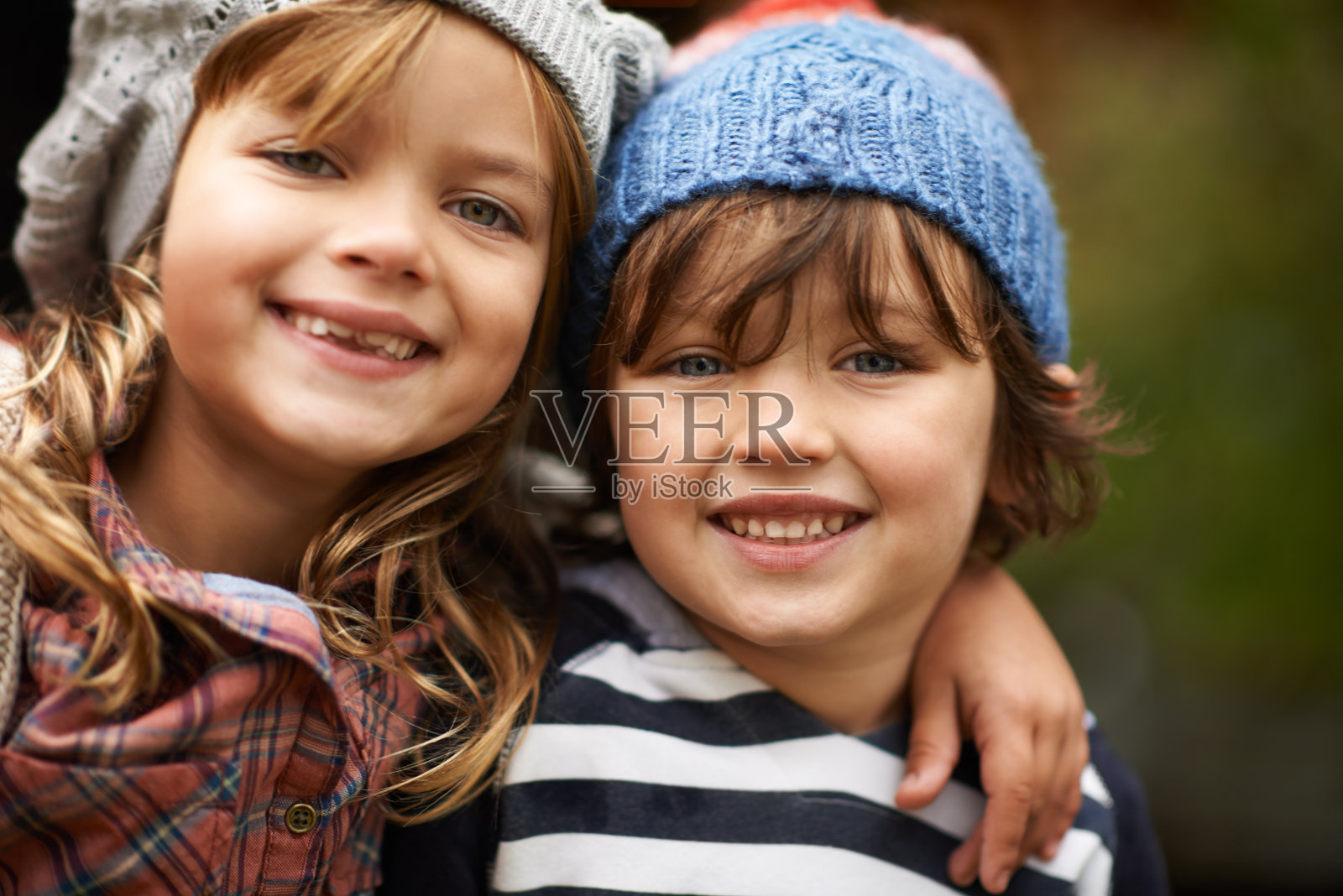 兄弟姐妹是最好的朋友照片摄影图片